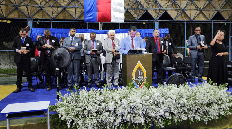 Igreja é chamada a viver disponível para o Espírito Santo na abertura do Aviva 2023.