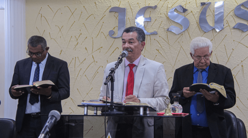 Culto de encerramento do 2° Retiro Jovem revela equipe campeã.