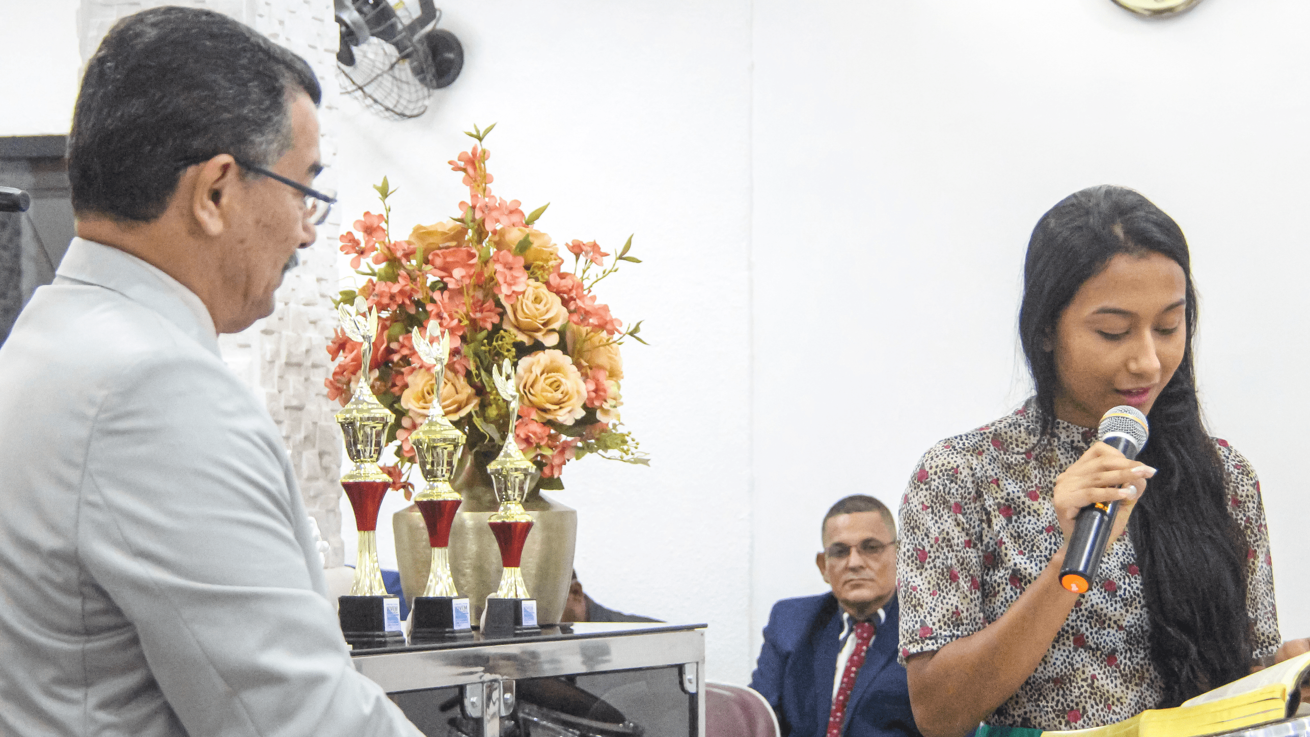 Pastor Cláudio Lemos e a irmã Thayslanny, representante do departamento de jovens Nova Geração.