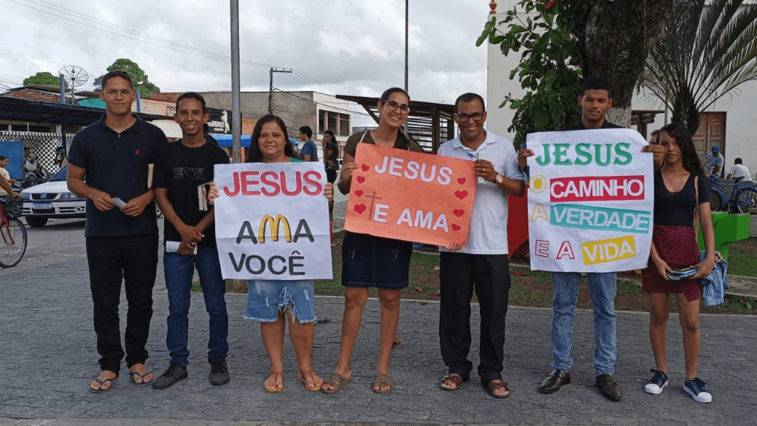Grupo 1 se concentrou na praça Nossa Senhora das Graças. Grupo 1 se concentrou na praça Nossa Senhora das Graças.