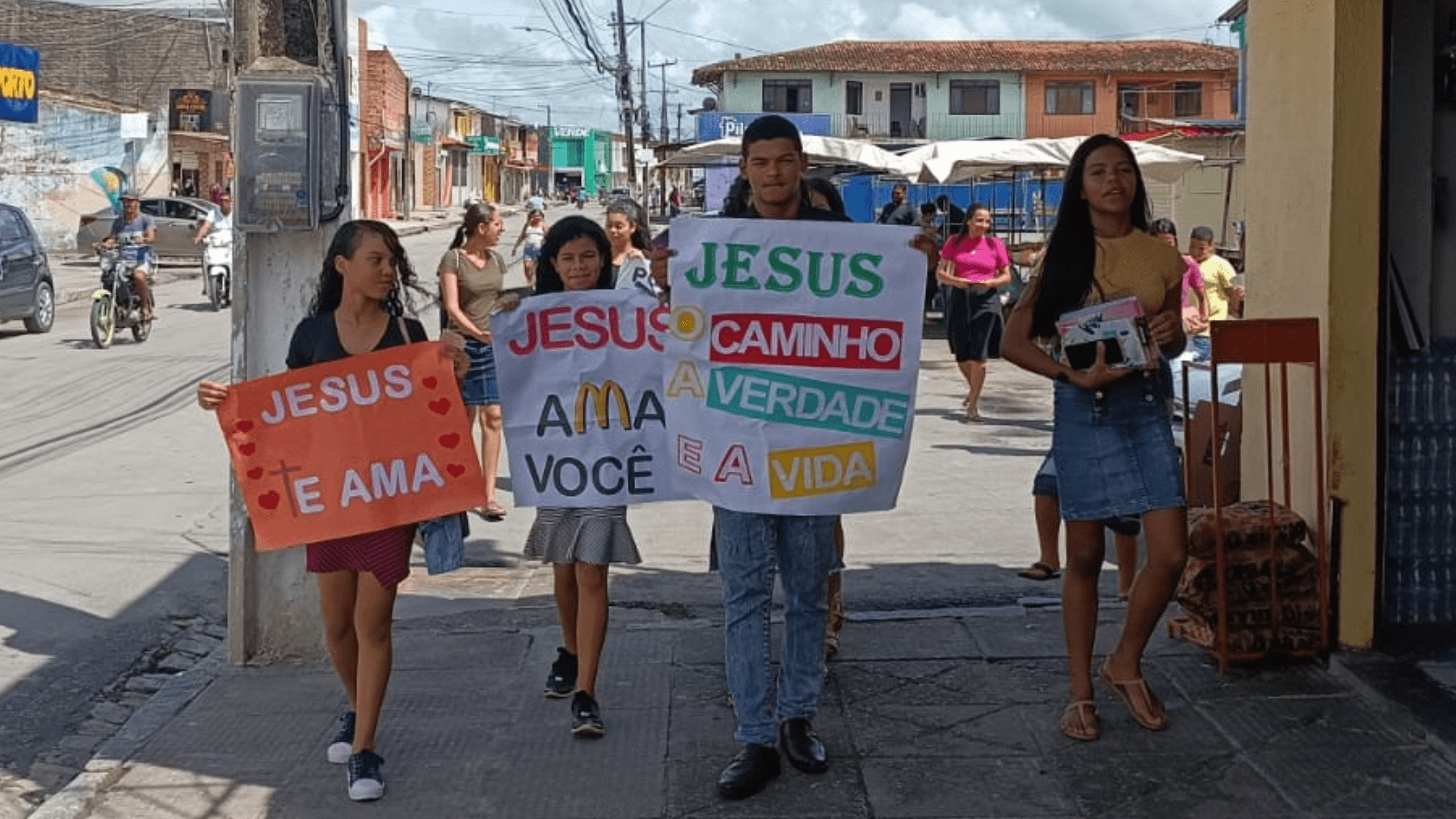 Grupo 1 se concentrou na praça Nossa Senhora das Graças. Grupo 1 se concentrou na praça Nossa Senhora das Graças.