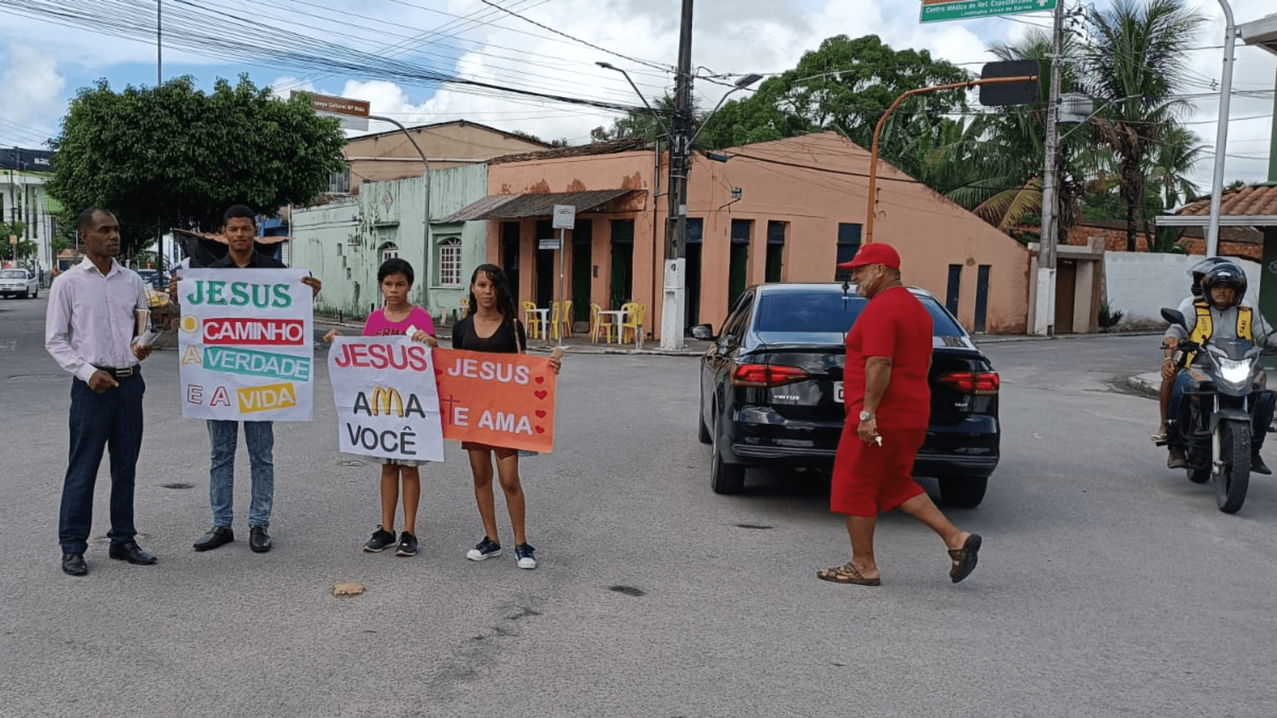 Grupo 1 se concentrou na praça Nossa Senhora das Graças. Grupo 1 se concentrou na praça Nossa Senhora das Graças.