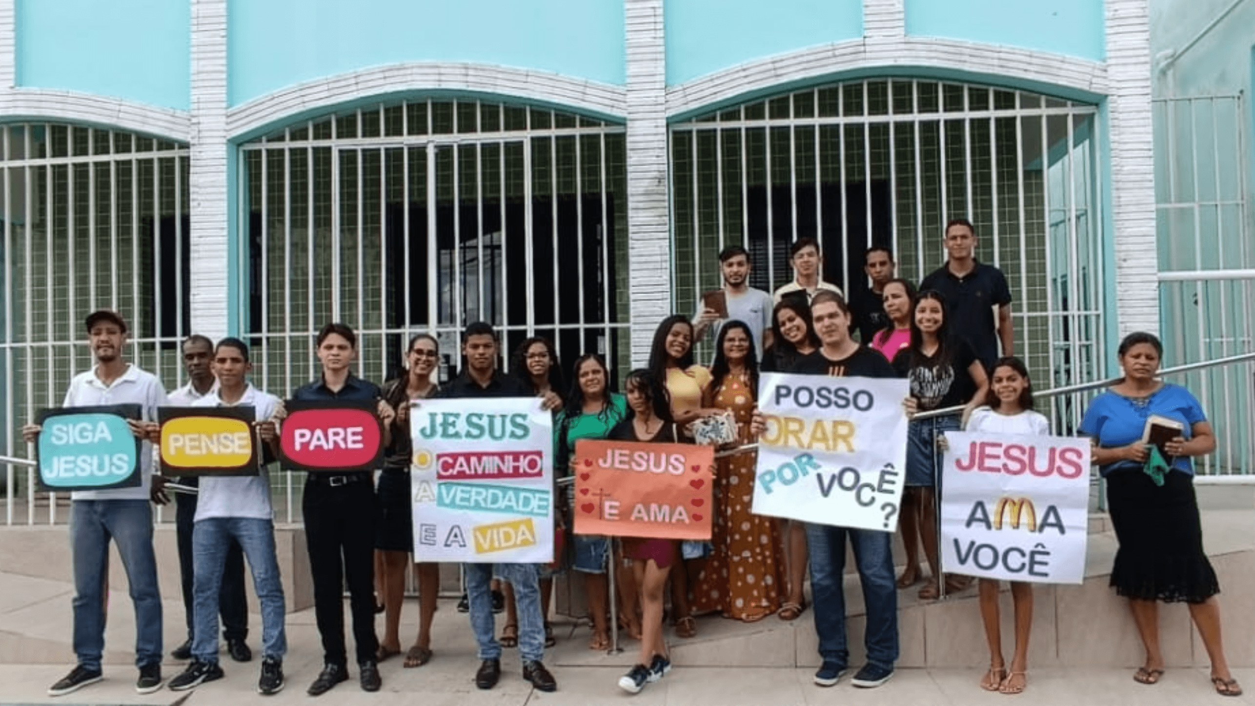 Grupo 1 se concentrou na praça Nossa Senhora das Graças. Grupo 1 se concentrou na praça Nossa Senhora das Graças.