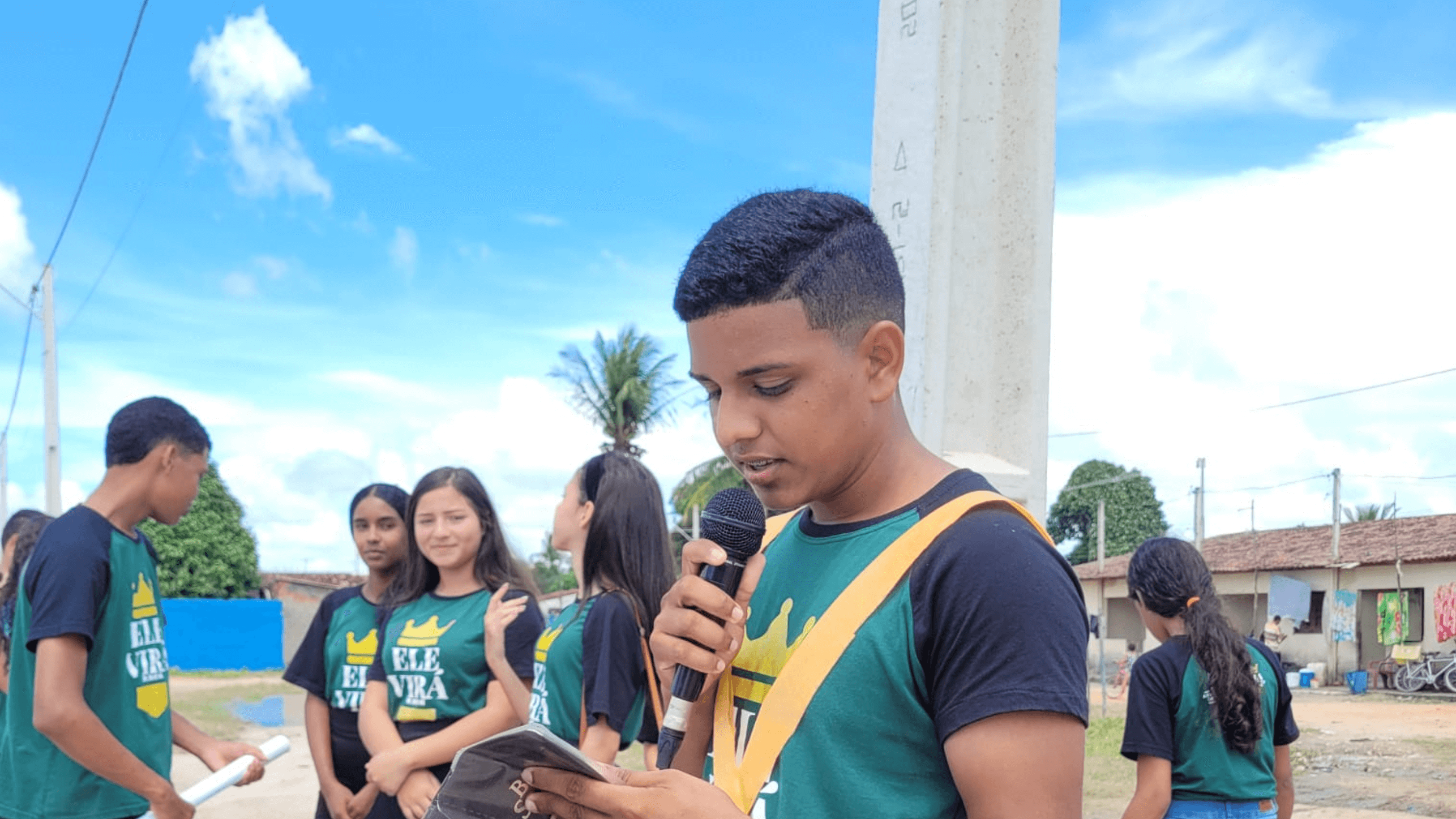 Grupo 2 escolheu a rua que liga Santa Luzia e Casas Novas. Grupo 2 escolheu a rua que liga Santa Luzia e Casas Novas.