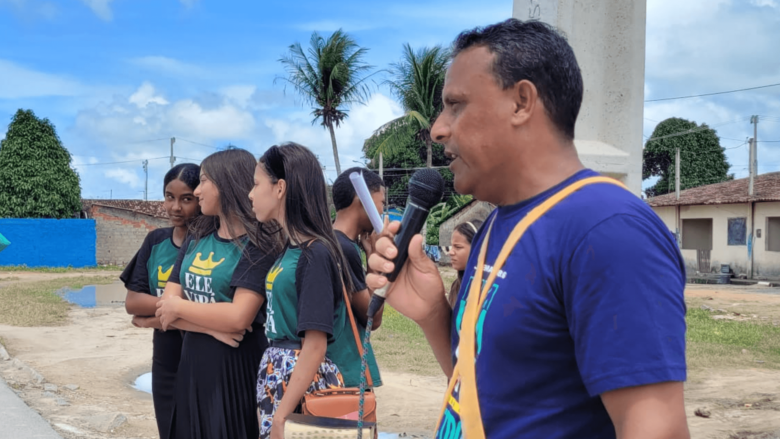 Grupo 2 escolheu a rua que liga Santa Luzia e Casas Novas. Grupo 2 escolheu a rua que liga Santa Luzia e Casas Novas.