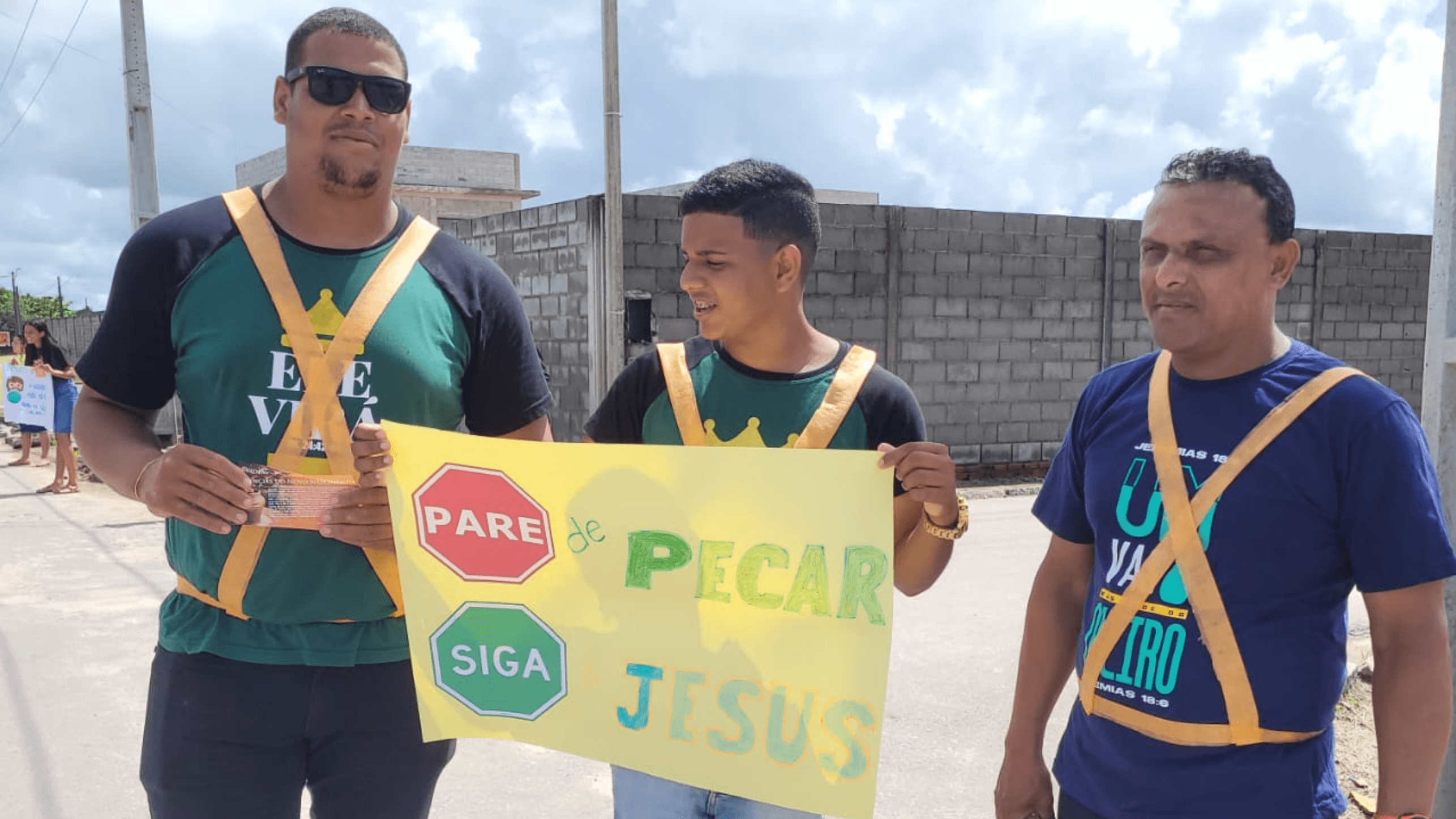 Grupo 2 escolheu a rua que liga Santa Luzia e Casas Novas. Grupo 2 escolheu a rua que liga Santa Luzia e Casas Novas.