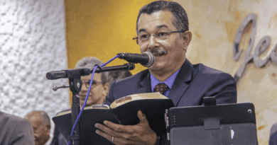 Santa Ceia de abril tem palavra do pastor Cláudio sobre obediência.