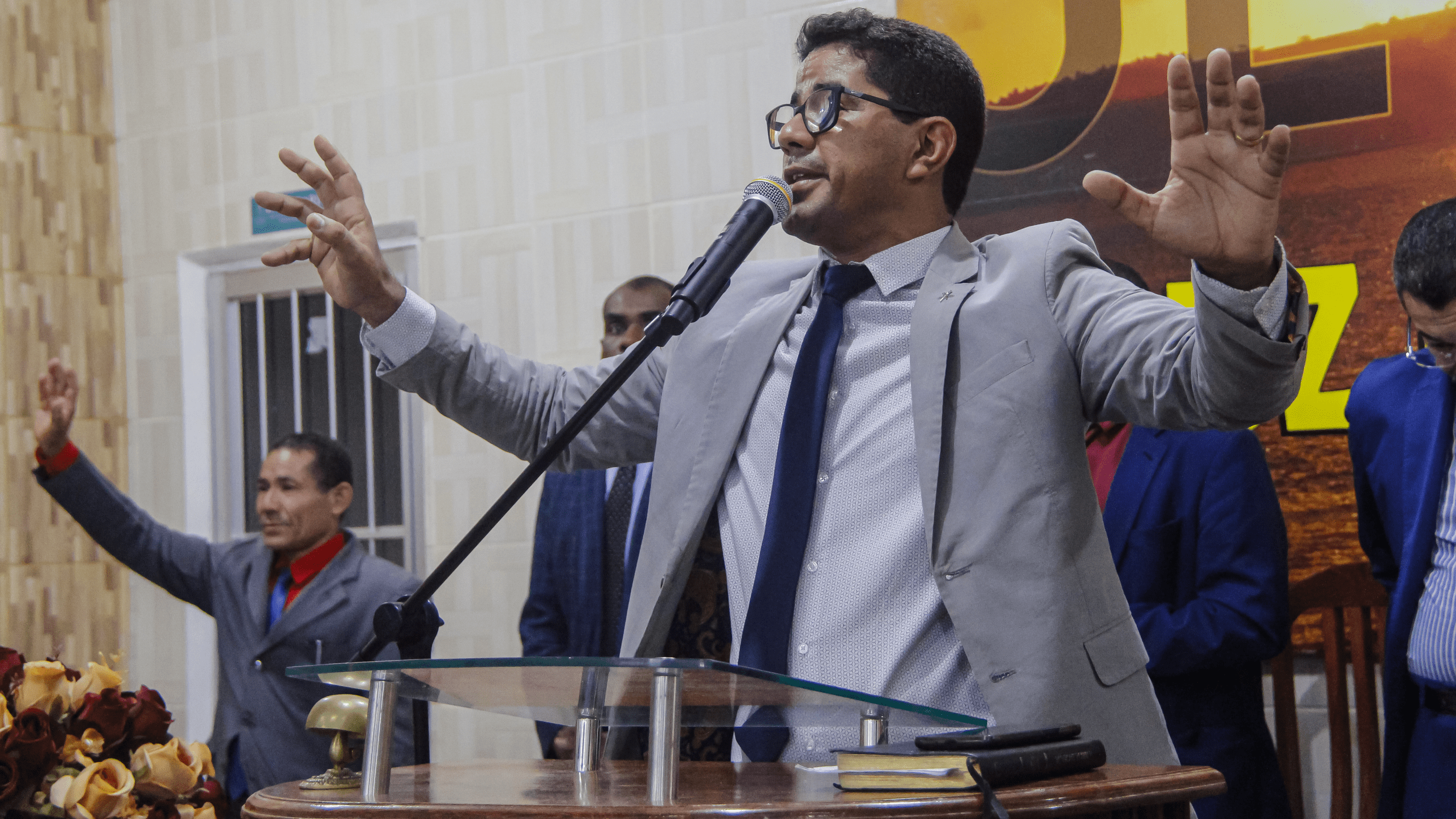 O presbítero e dirigente da congregação Roberto Vicente ministrou a palavra.