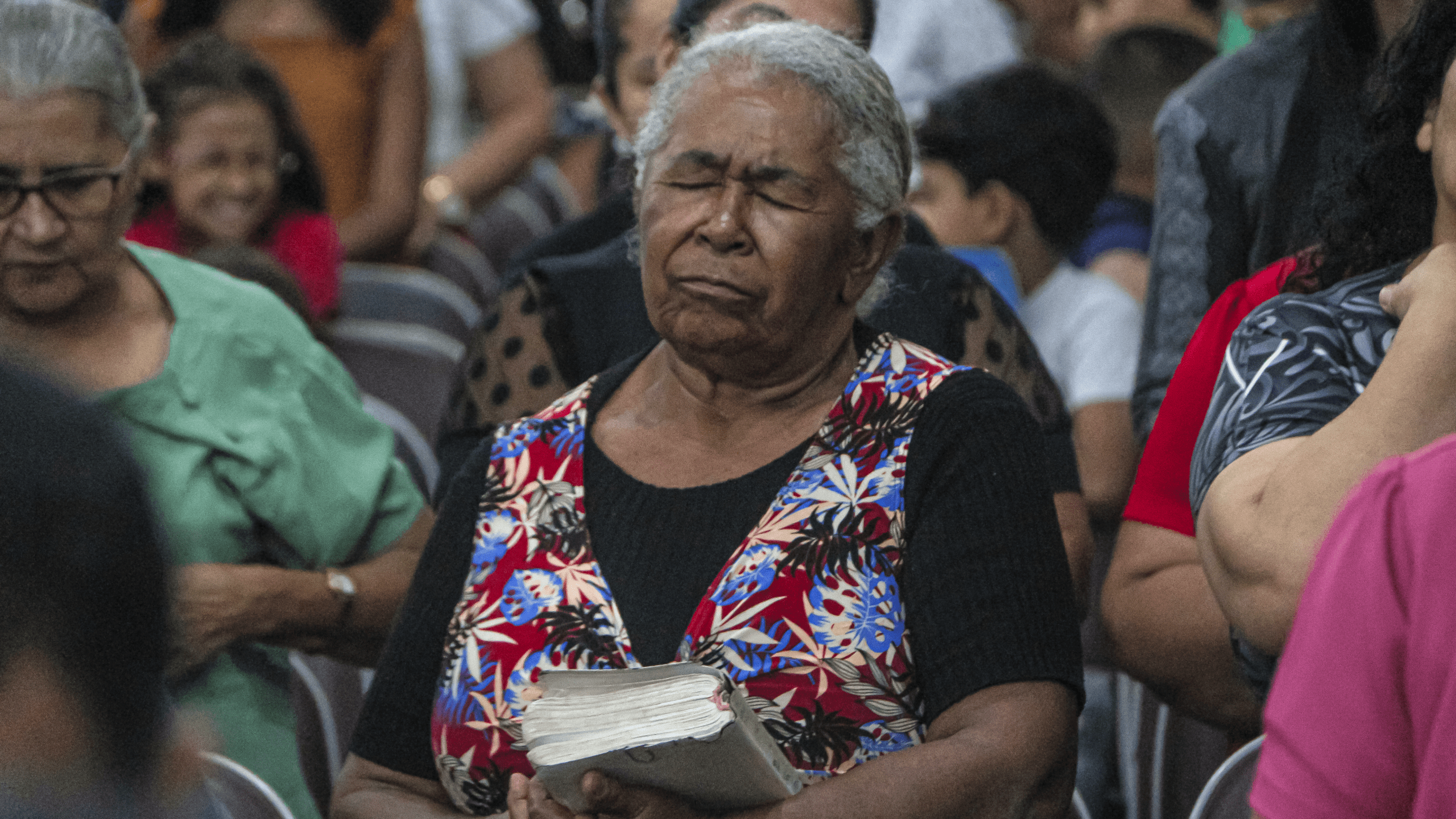 Pastor Cláudio Lemos encoraja a igreja a viver sem ansiedade e preocupação. Pastor Cláudio Lemos encoraja a igreja a viver sem ansiedade e preocupação.