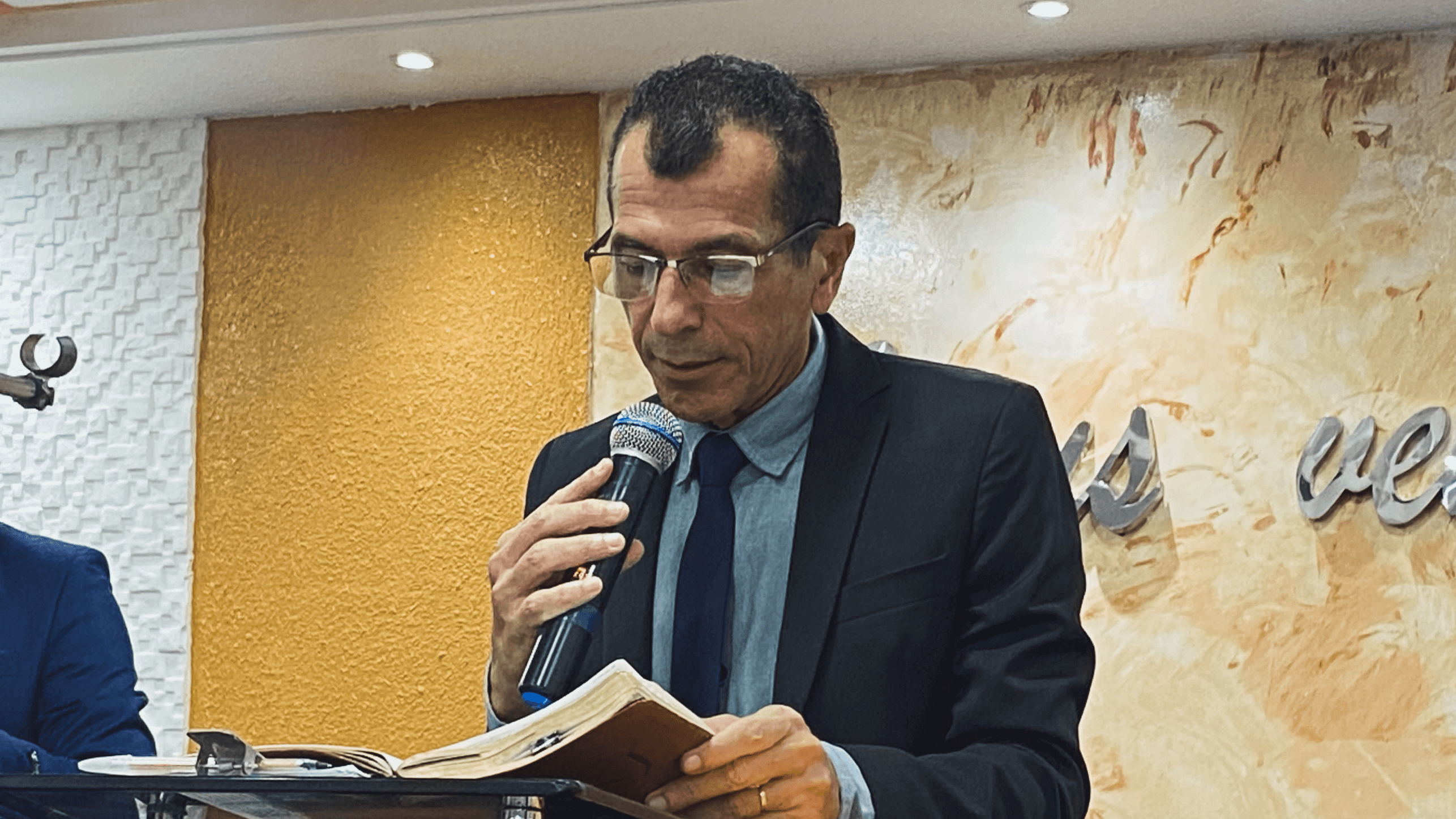 EBL realiza culto de agradecimento com entrega de certificados.