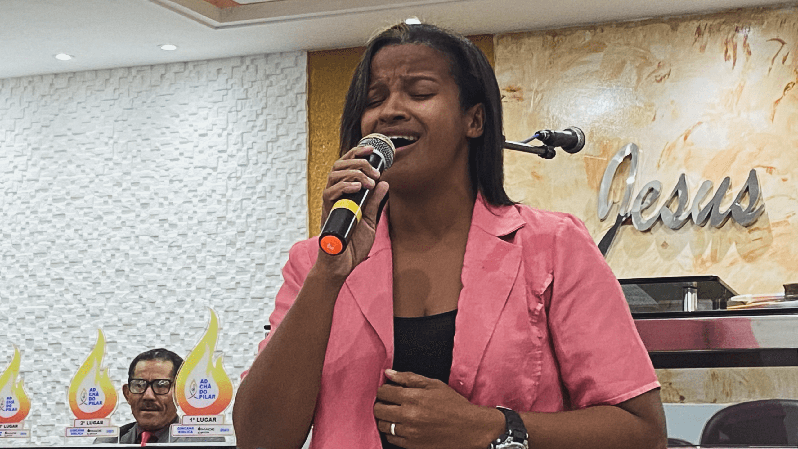 EBL realiza culto de agradecimento com entrega de certificados.