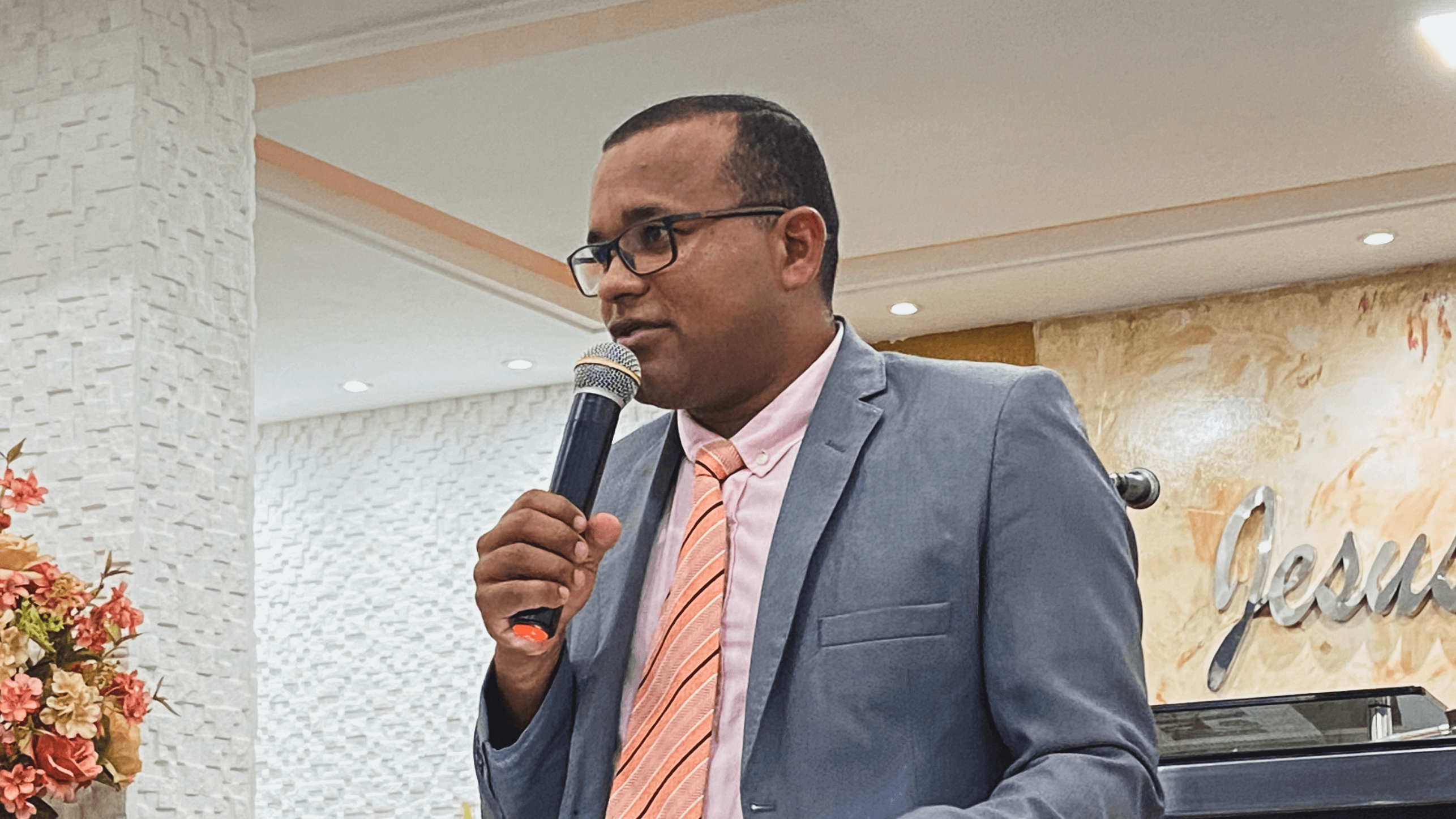 EBL realiza culto de agradecimento com entrega de certificados.