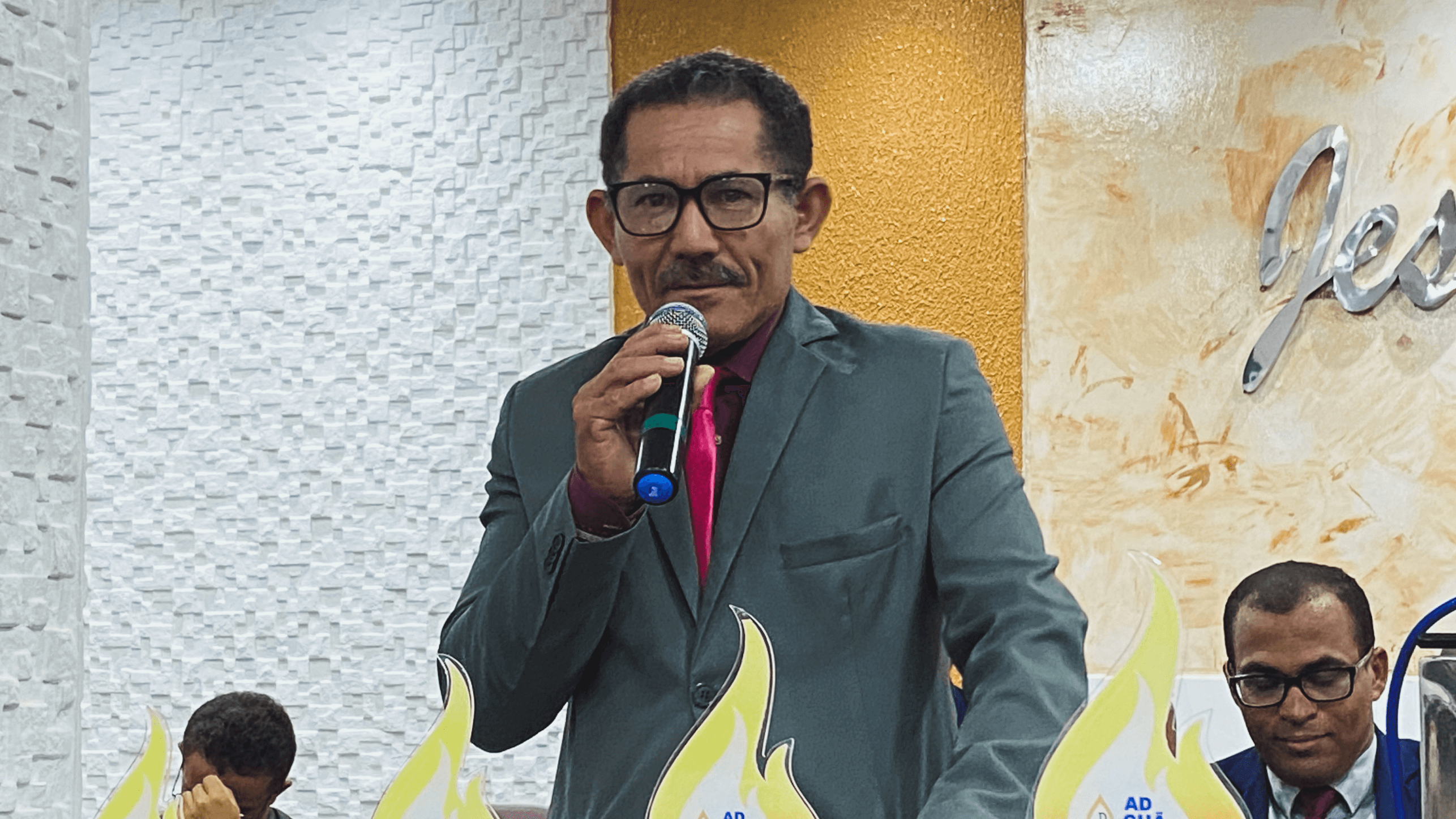 EBL realiza culto de agradecimento com entrega de certificados.