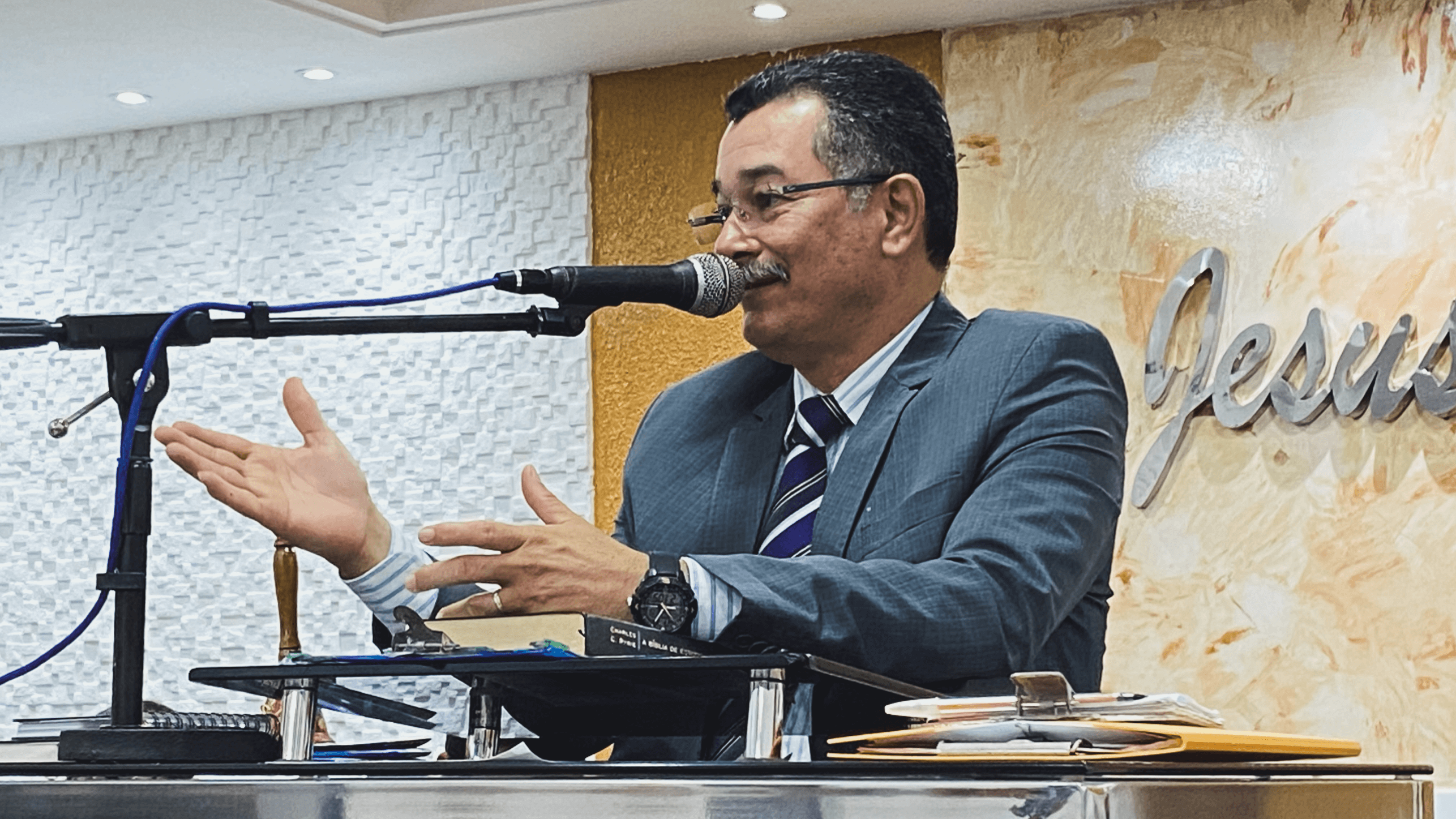 EBL realiza culto de agradecimento com entrega de certificados.
