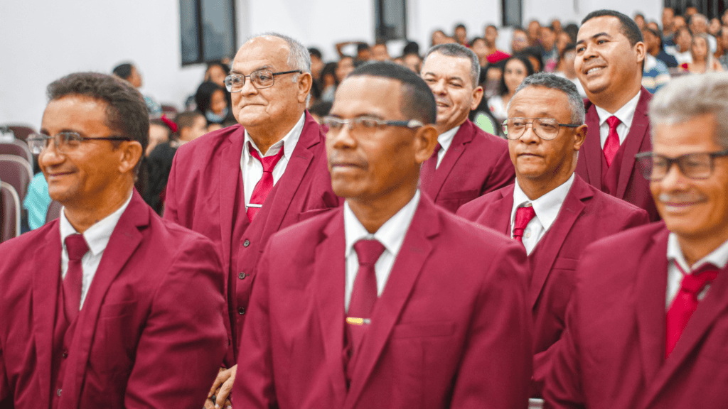 Departamento de senhores Chama Viva oferece culto de gratidão a Deus.