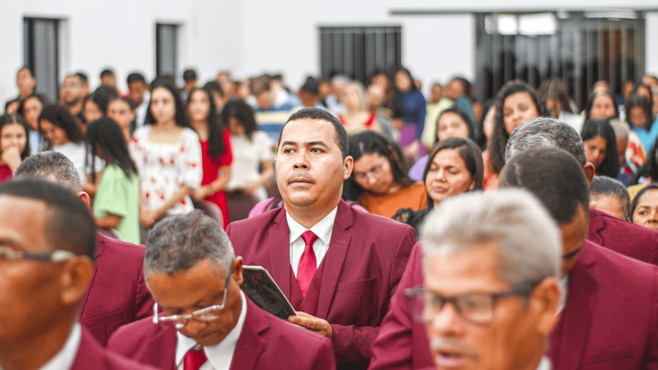 Departamento de senhores Chama Viva oferece culto de gratidão a Deus.