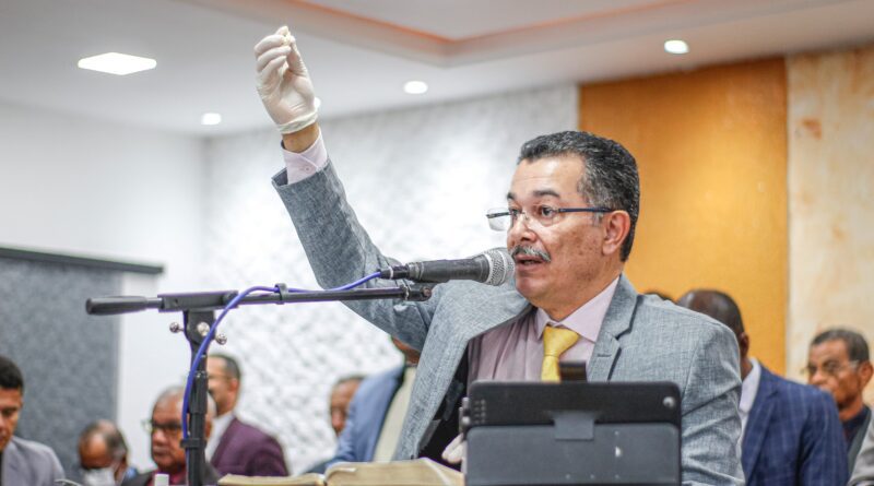 Pastor Cláudio Lemos inicia estudo bíblico na Santa Ceia de agosto.