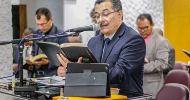 Pastor Cláudio finaliza estudo sobre o fruto do Espírito no culto de doutrina desta semana.