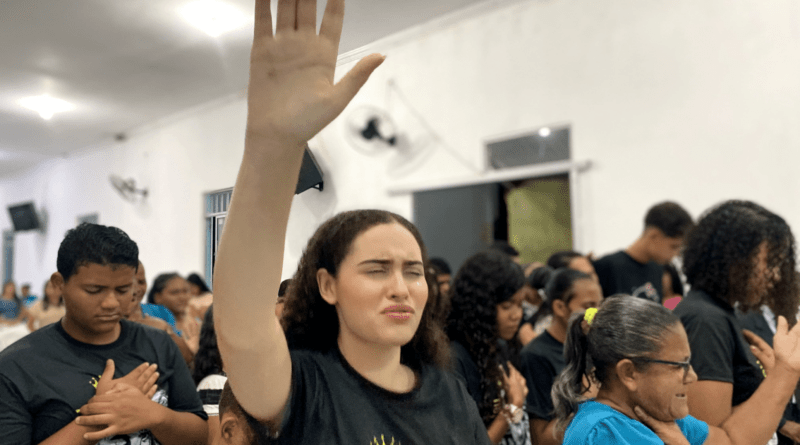 Congregação Mangabeira celebra 9 anos do departamento de jovens Geração de Davi – Imagem: Rayssa Fernandes/Mídia AD Chã do Pilar