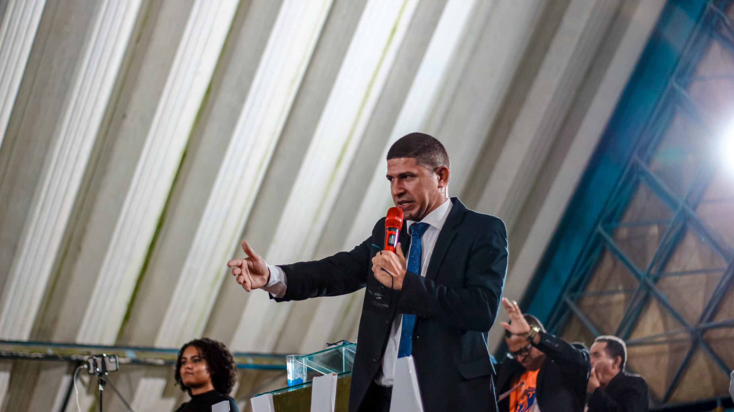 Quatro pessoas entregaram suas vidas a Cristo na abertura do 9° Aviva – Imagem: Anderson Siqueira/Mídia AD Chã do Pilar