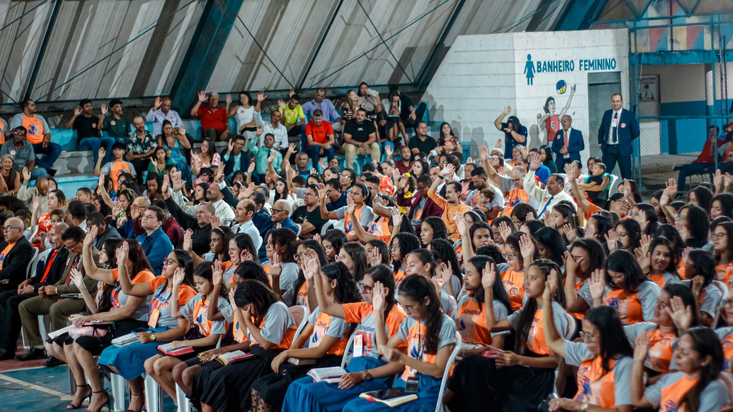 Quatro pessoas entregaram suas vidas a Cristo na abertura do 9° Aviva – Imagem: Anderson Siqueira/Mídia AD Chã do Pilar