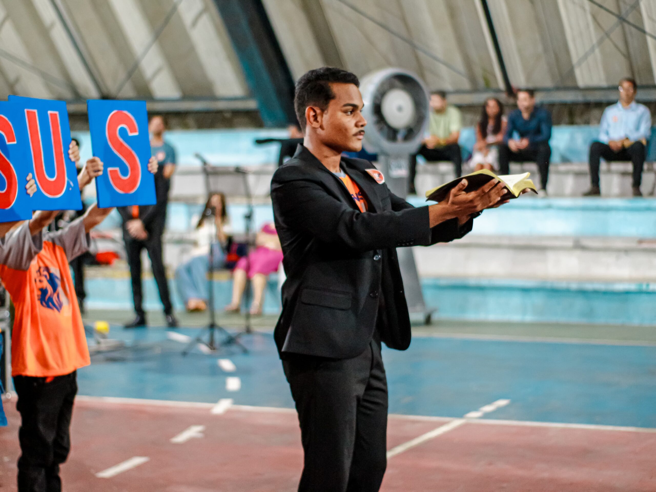 Quatro pessoas entregaram suas vidas a Cristo na abertura do 9° Aviva – Imagem: Anderson Siqueira/Mídia AD Chã do Pilar