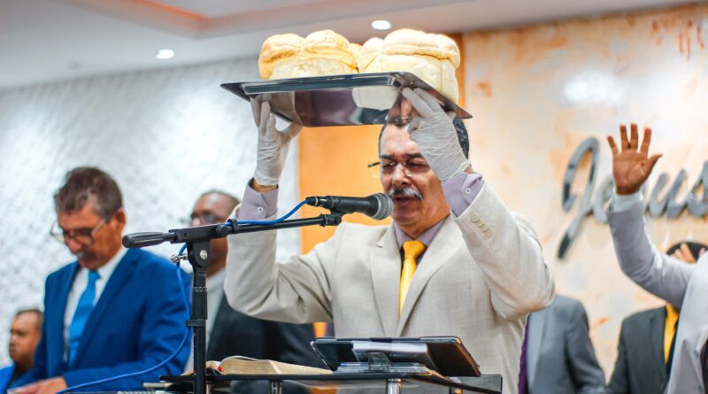 Santa Ceia: pastor Cláudio ministra sobre como obter vitória sobre a tentação – Imagem: Anderson Siqueira/Mídia AD Chã do Pilar