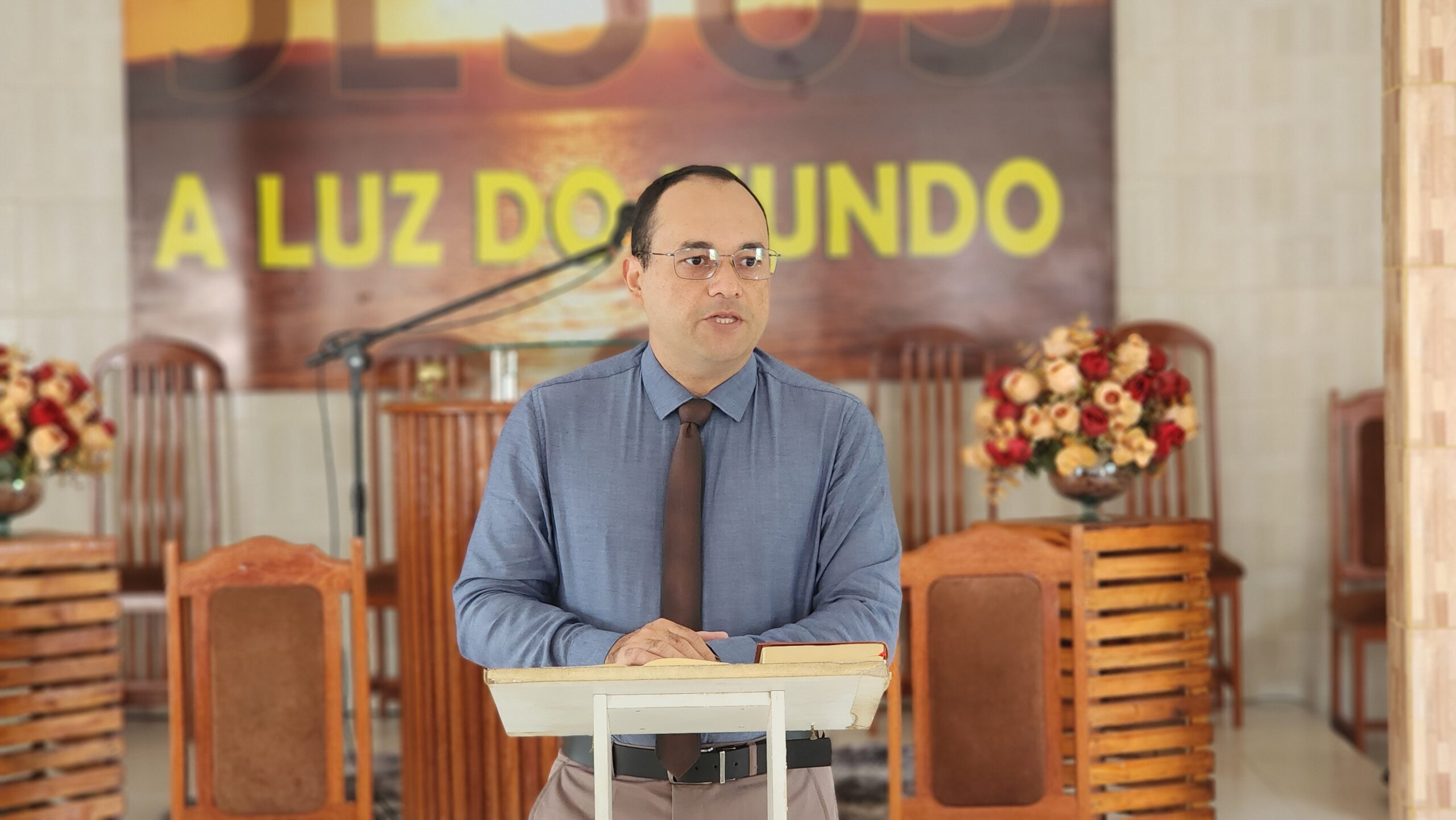 Os secretários de missões da igreja, o auxiliar Jackson Quintela e o presbítero Amaro Fernando, foram os responsáveis pelo segundo dia de minicurso – Imagem: Nataniely Nogueira/Mídia AD Chã do Pilar