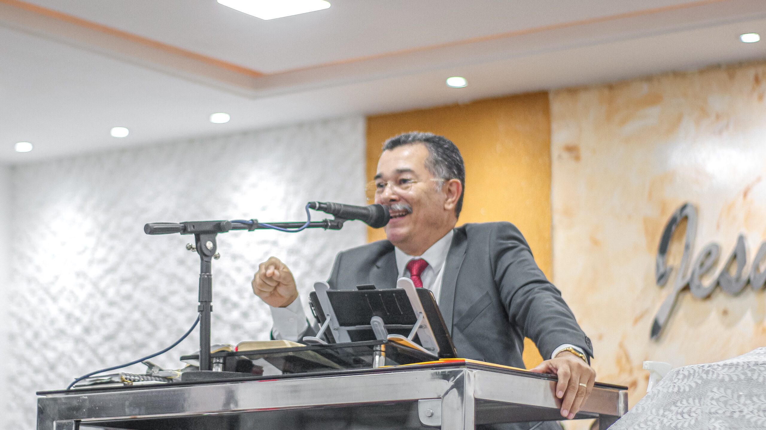 O pastor Cláudio baseou a ministração em Tiago 2:23 e a partir da história do patriarca Abraão – Imagem: Anderson Siqueira/Mídia AD Chã do Pilar