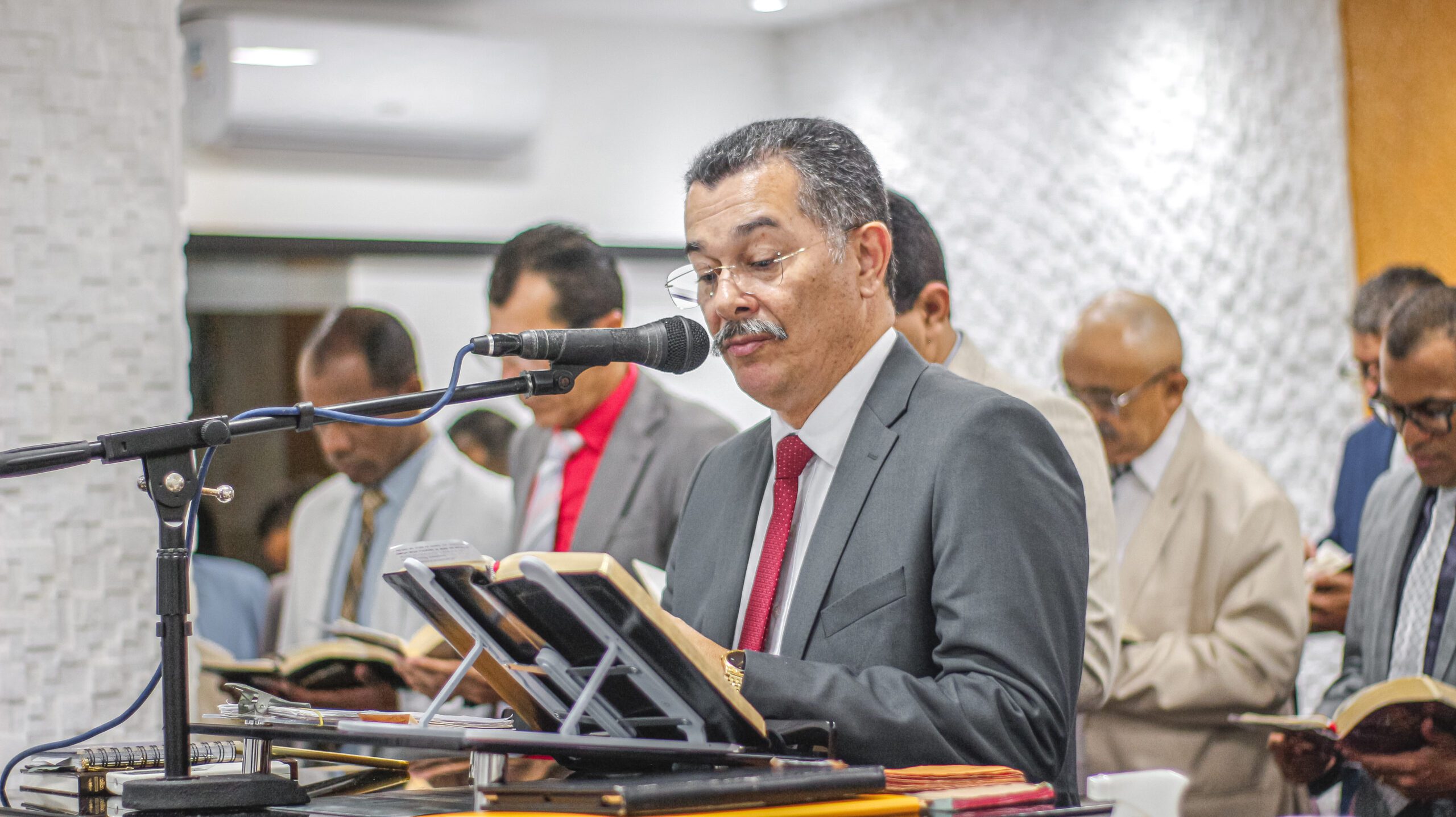 Santa Ceia: pastor Cláudio ministra sobre como ser amigo de Deus em Cristo Jesus – Imagem: Anderson Siqueira/Mídia AD Chã do Pilar