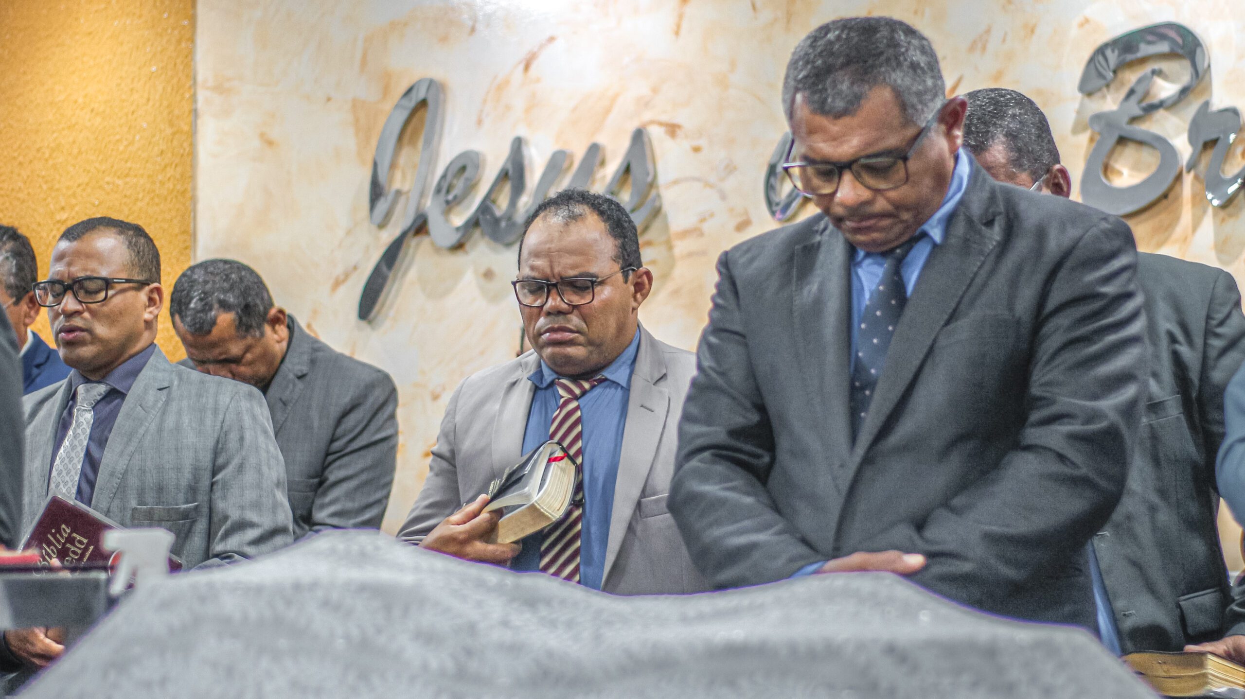 Santa Ceia: pastor Cláudio ministra sobre como ser amigo de Deus em Cristo Jesus – Imagem: Anderson Siqueira/Mídia AD Chã do Pilar