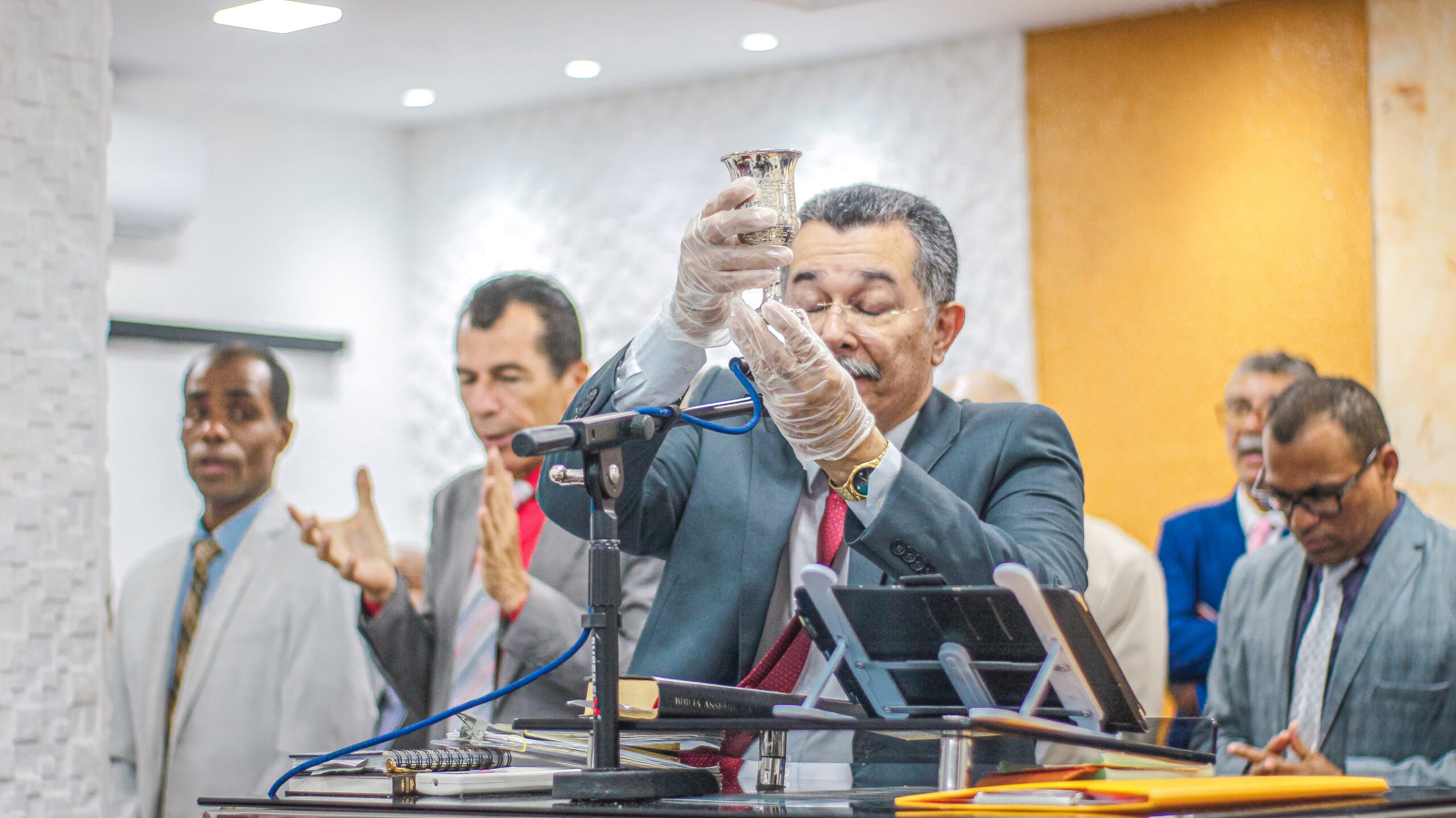 Santa Ceia: pastor Cláudio ministra sobre como ser amigo de Deus em Cristo Jesus – Imagem: Anderson Siqueira/Mídia AD Chã do Pilar