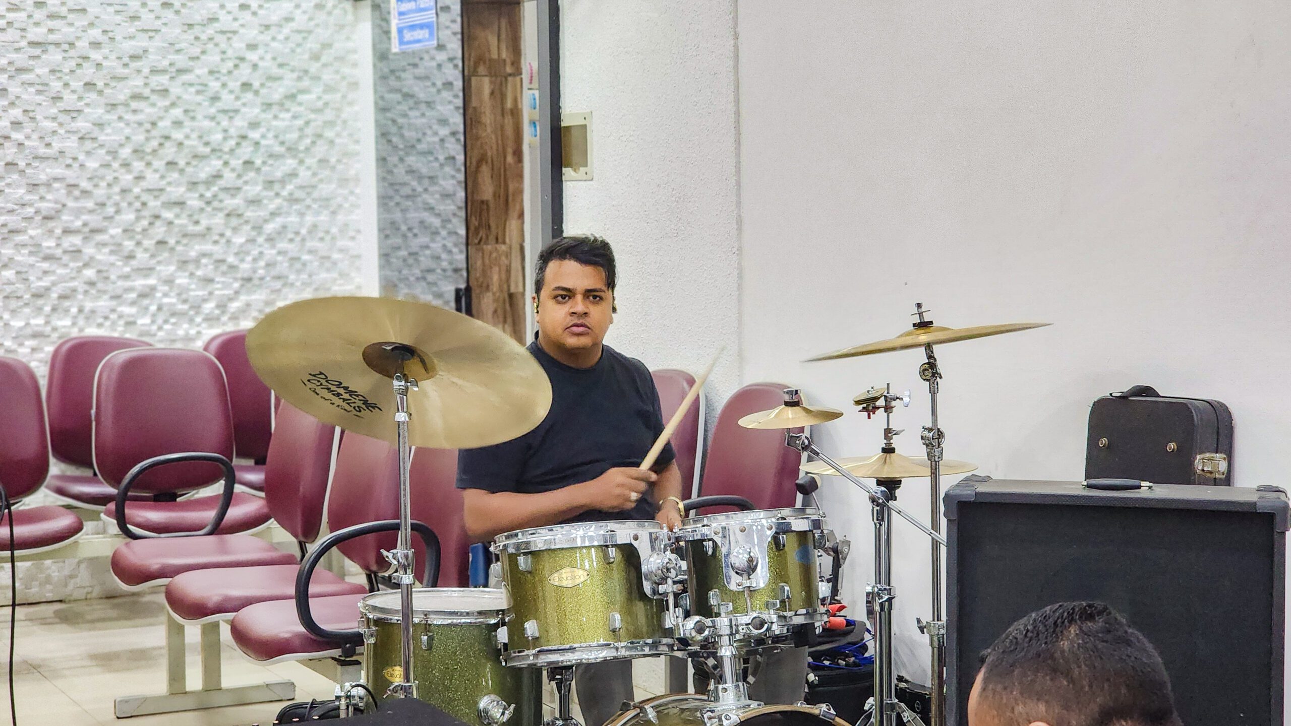 No final do culto, duas pessoas entregaram sua vida a Jesus, O reconhecendo como seu Único e Suficiente Senhor e Salvador.