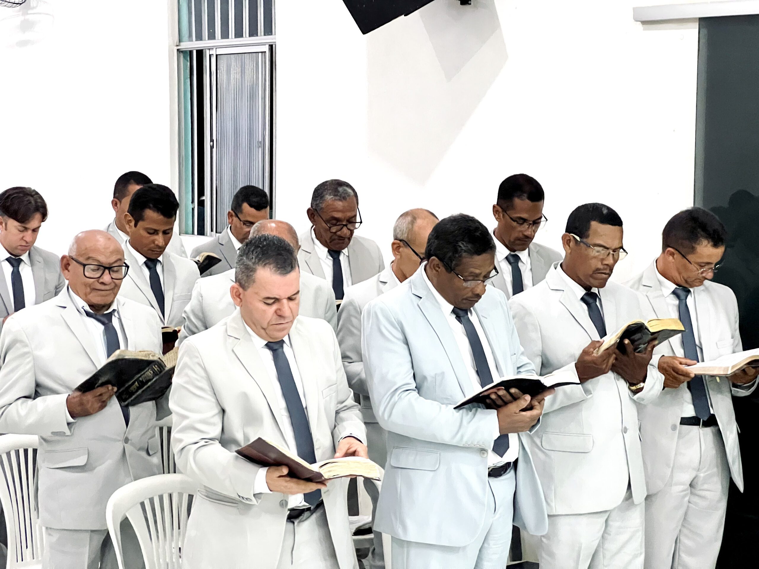 Congregação Mangabeira celebra 10 anos do departamento de senhores Rompendo em Fé