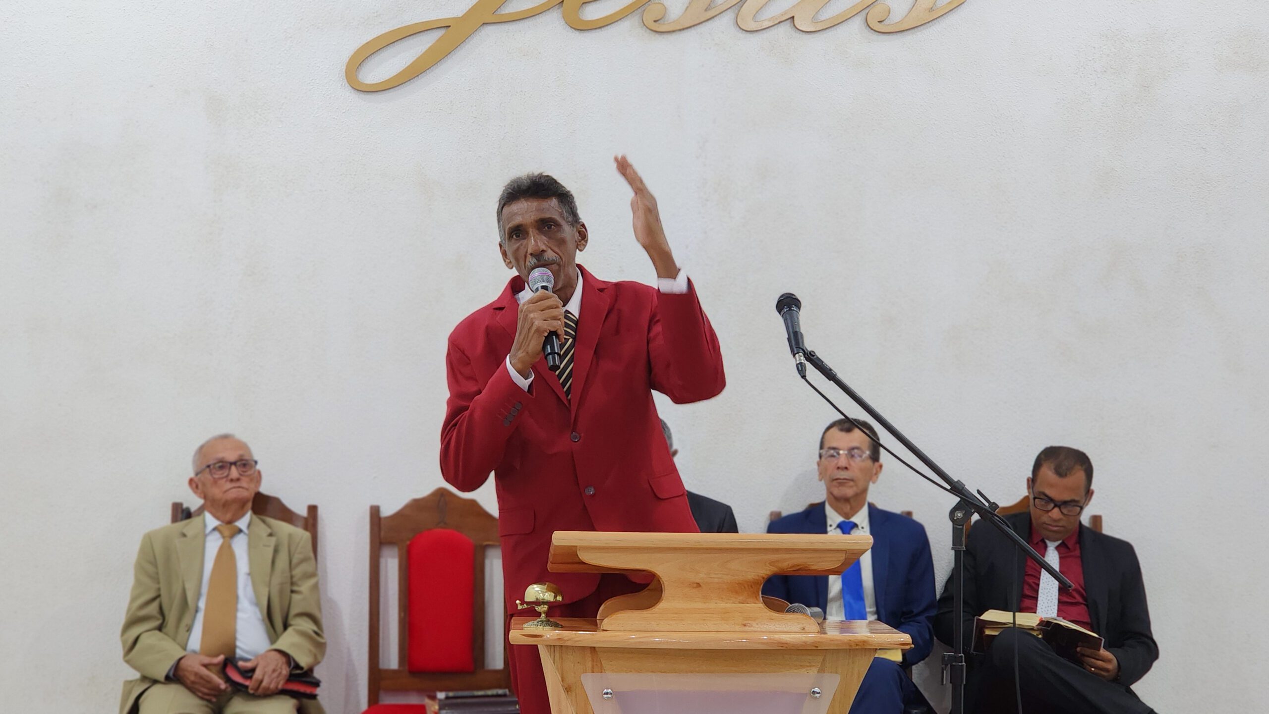 Também no louvor esteve o cantor