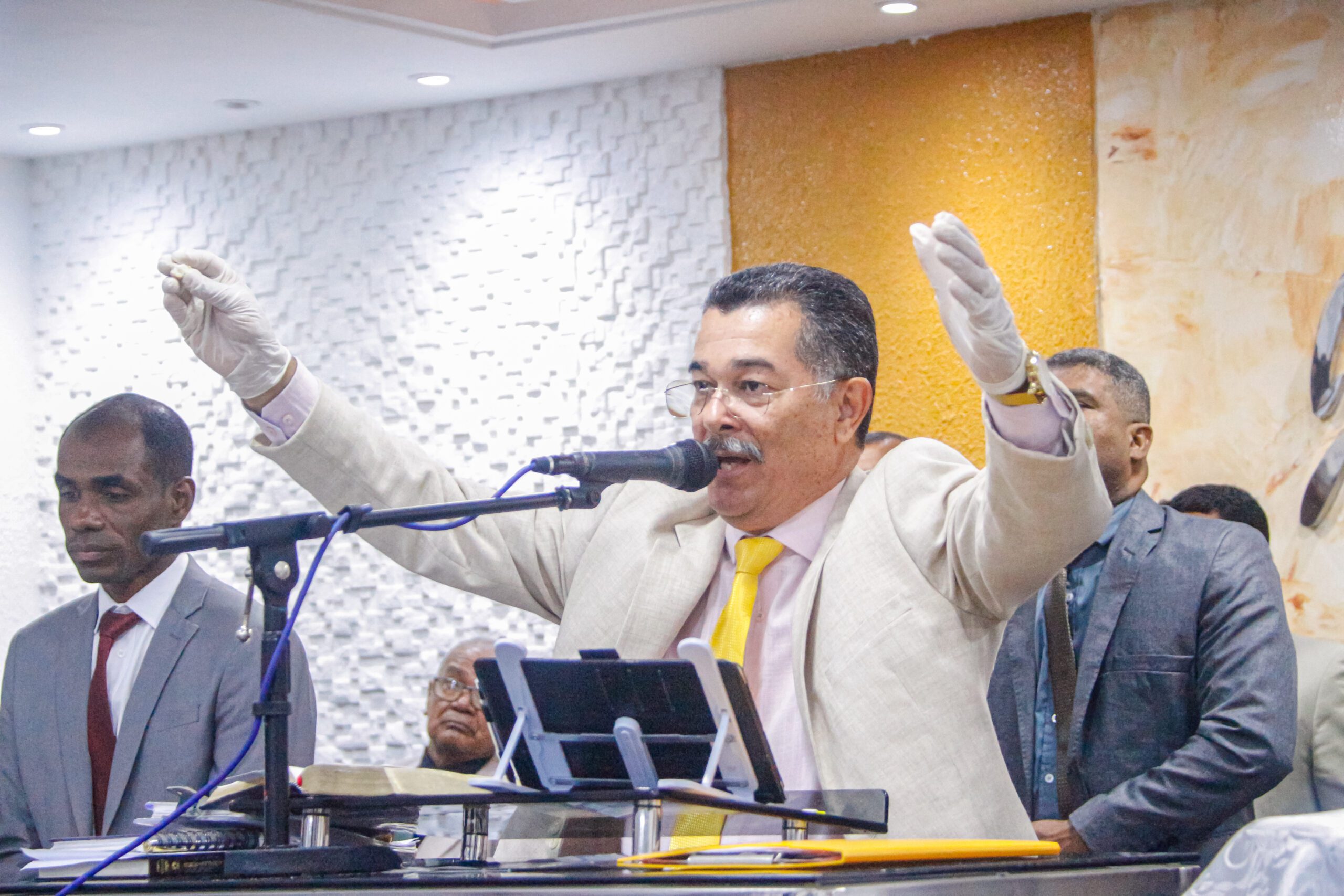 Pastor Cláudio prega sobre “como ser semelhante a Cristo” na última Santa Ceia de 2024 – Imagem: Anderson Siqueira/ADCOM