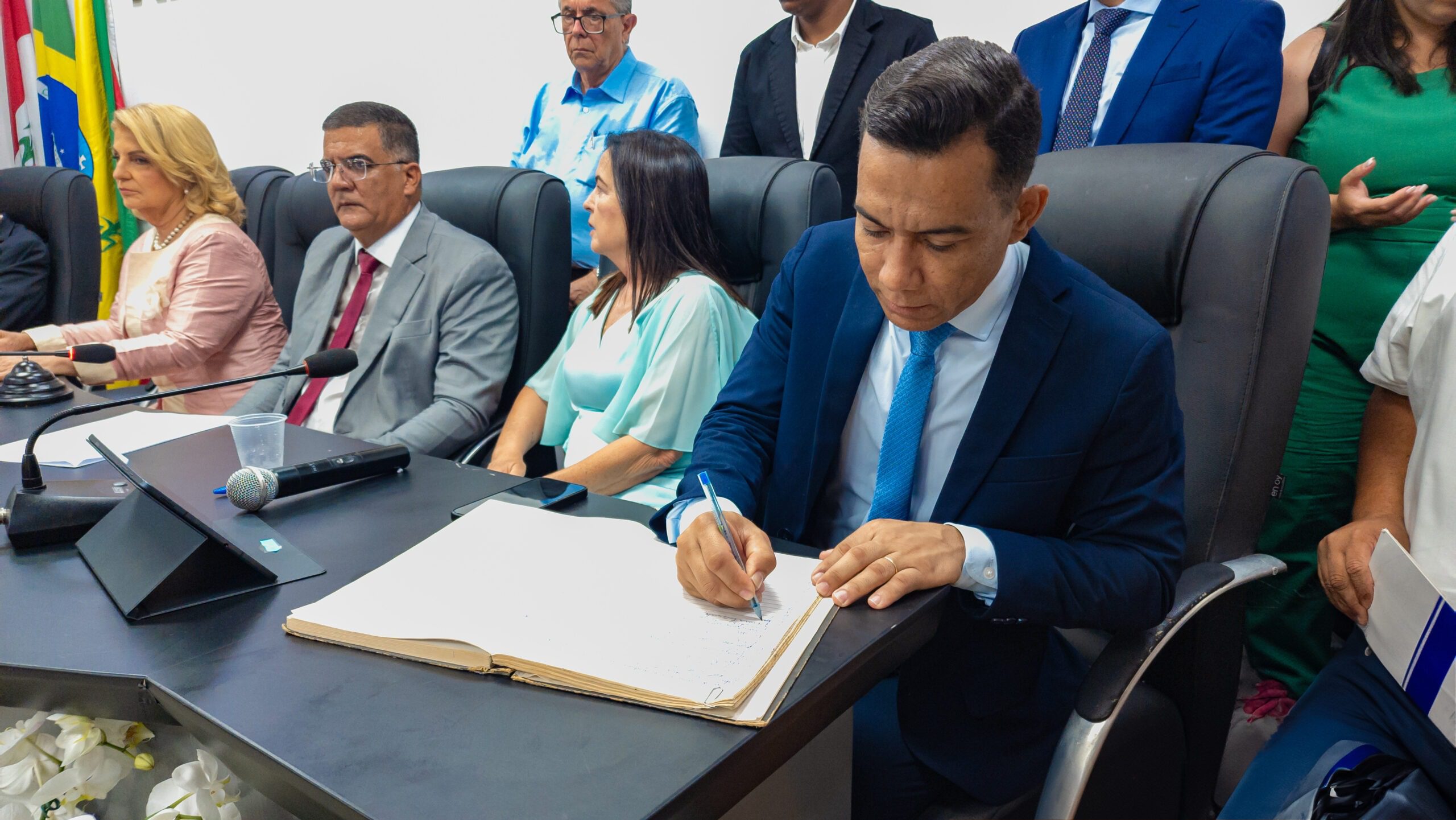 Pastor Cláudio Lemos acompanha posse da prefeita, vice-prefeito e vereadores de Pilar – Imagem: Nataniely Nogueira/ADCOM