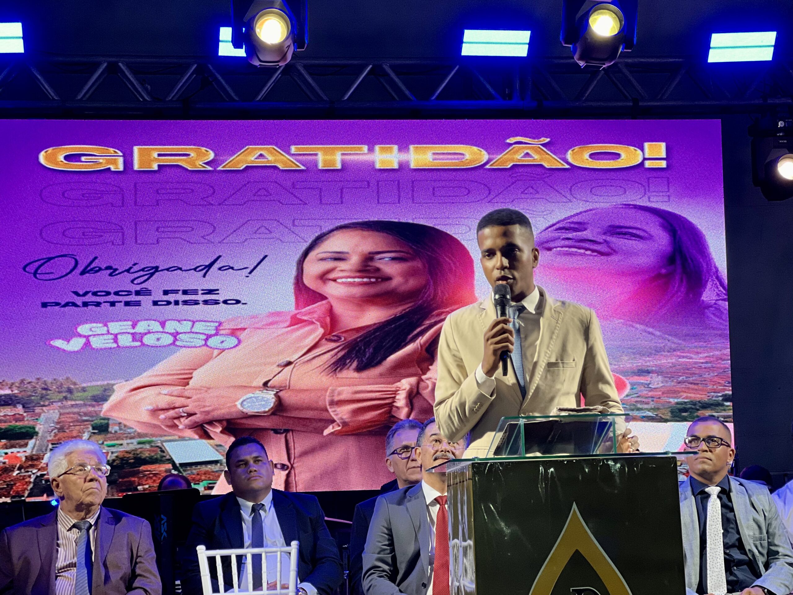 Mais de mil pessoas participam de culto de gratidão da vereadora Geane Veloso