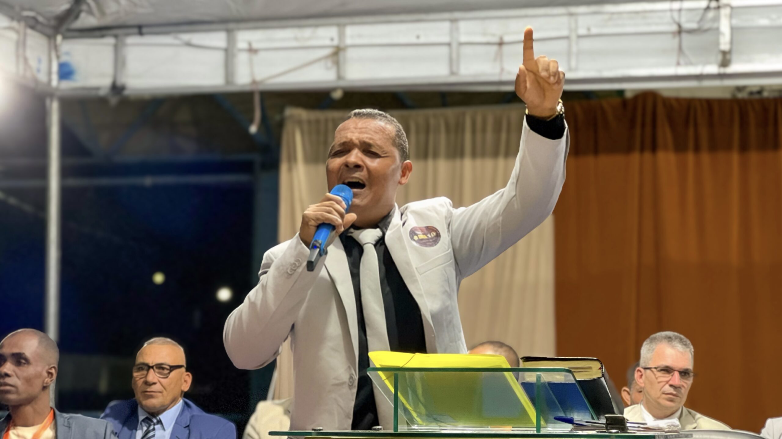 10 anos de Aviva Chã do Pilar: noite de adoração a Deus marca a abertura do evento – Imagem: Ruan Max/ADCOM