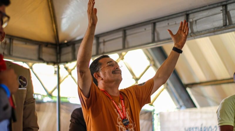 Manhã de batismo no Espírito Santo marca o segundo dia do estudo bíblico do 4° Retiro Jovem - Imagem: Anderson/Siqueira