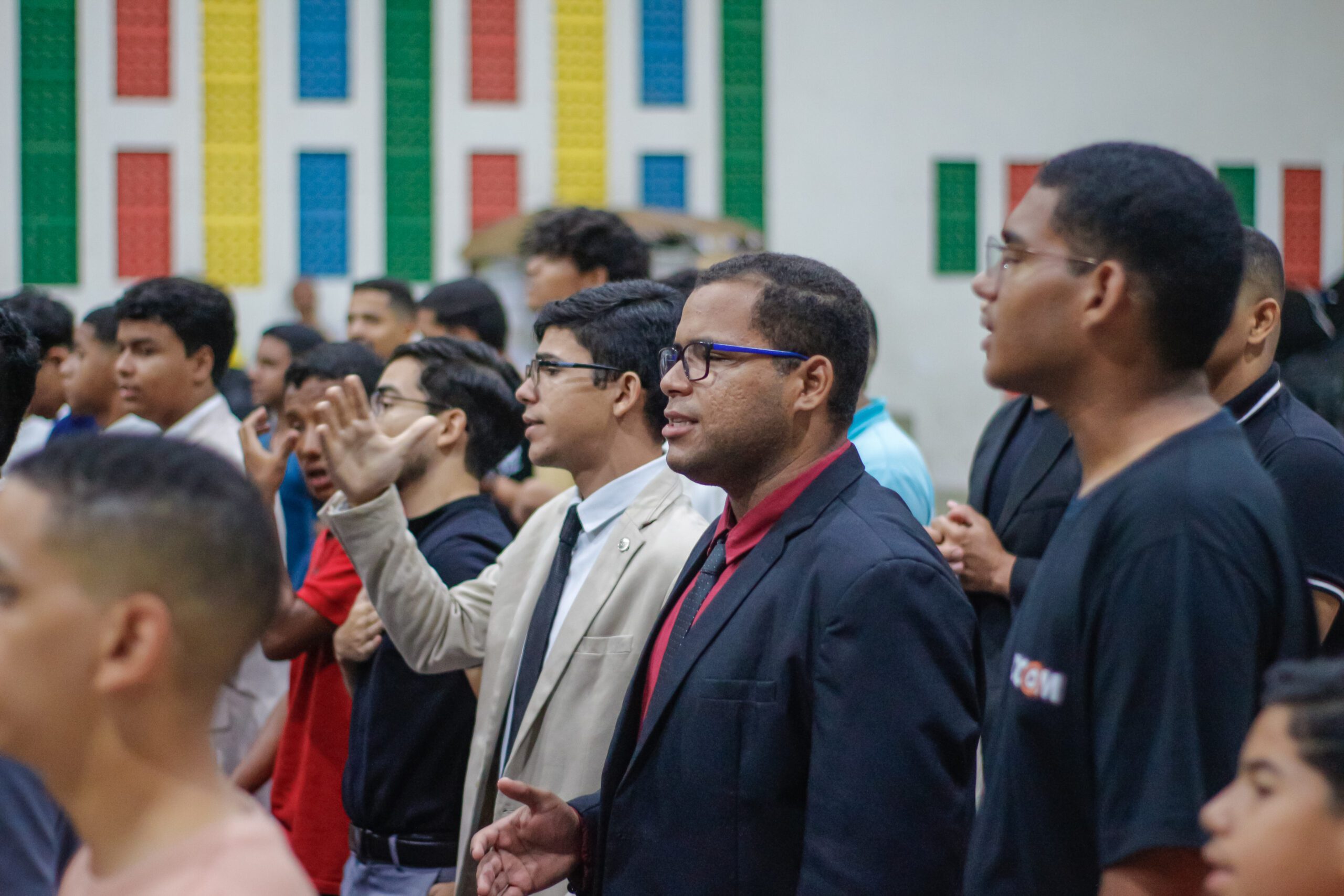 O encontro teve louvores, pregação da Palavra e momentos de oração.