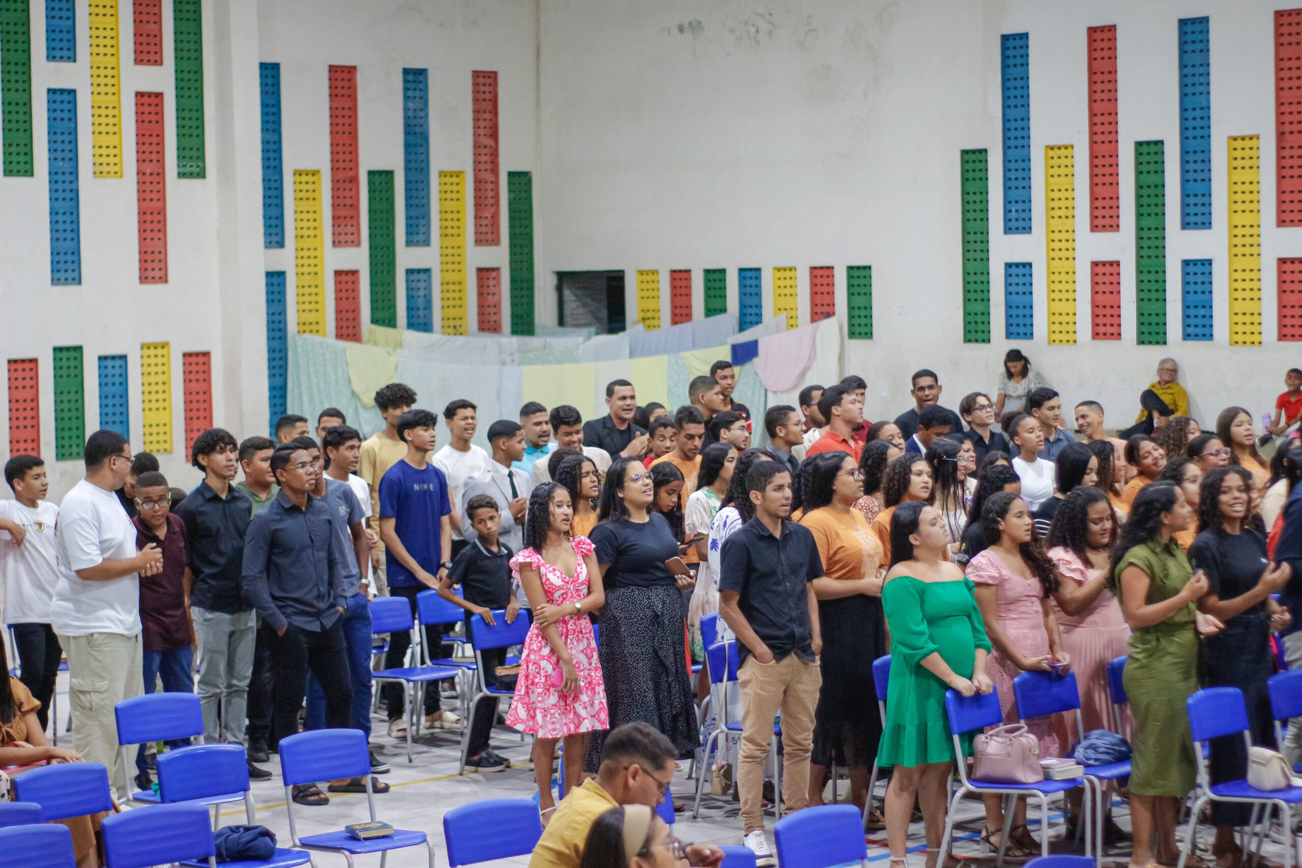 O encontro teve louvores, pregação da Palavra e momentos de oração.