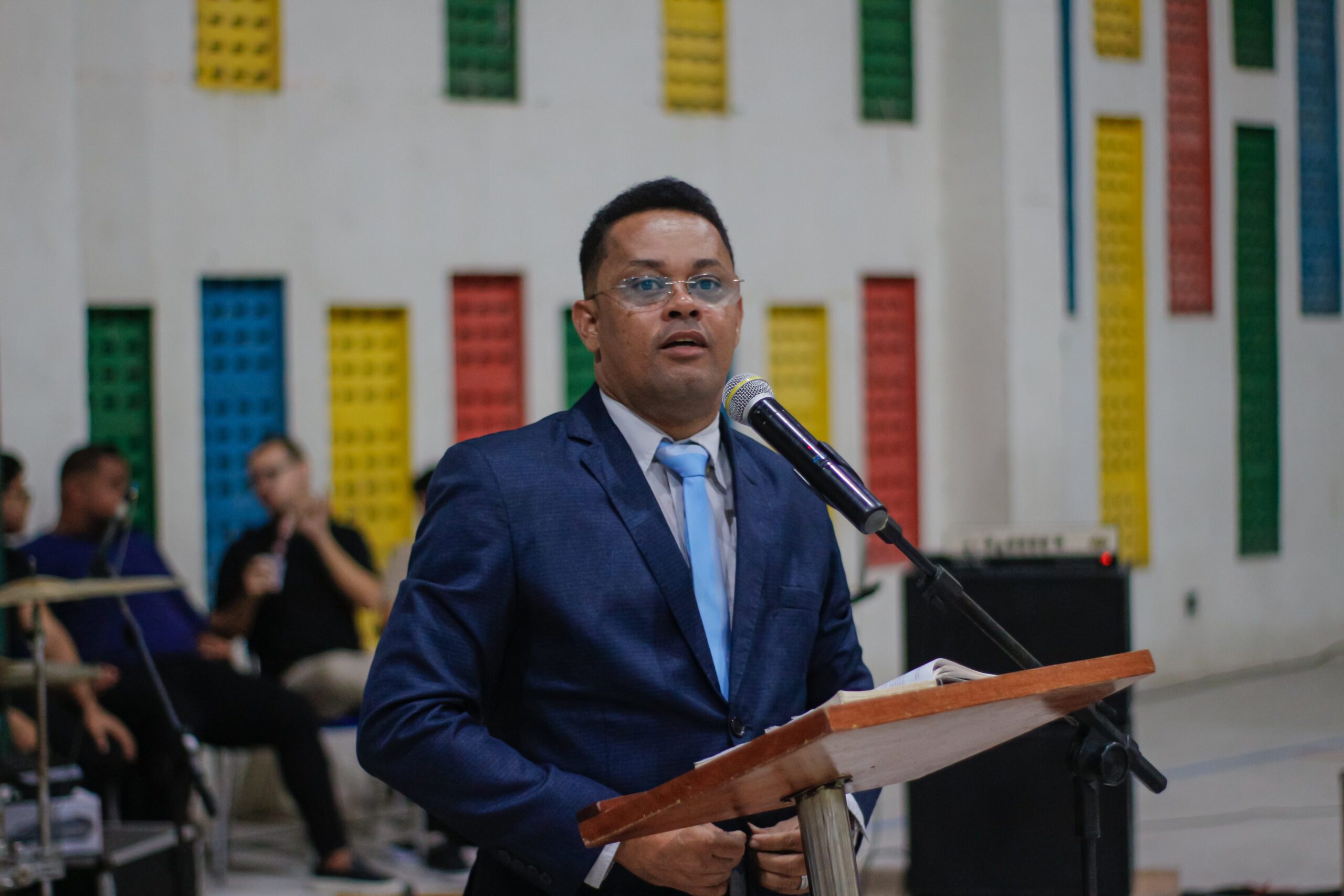 O encontro teve louvores, pregação da Palavra e momentos de oração.