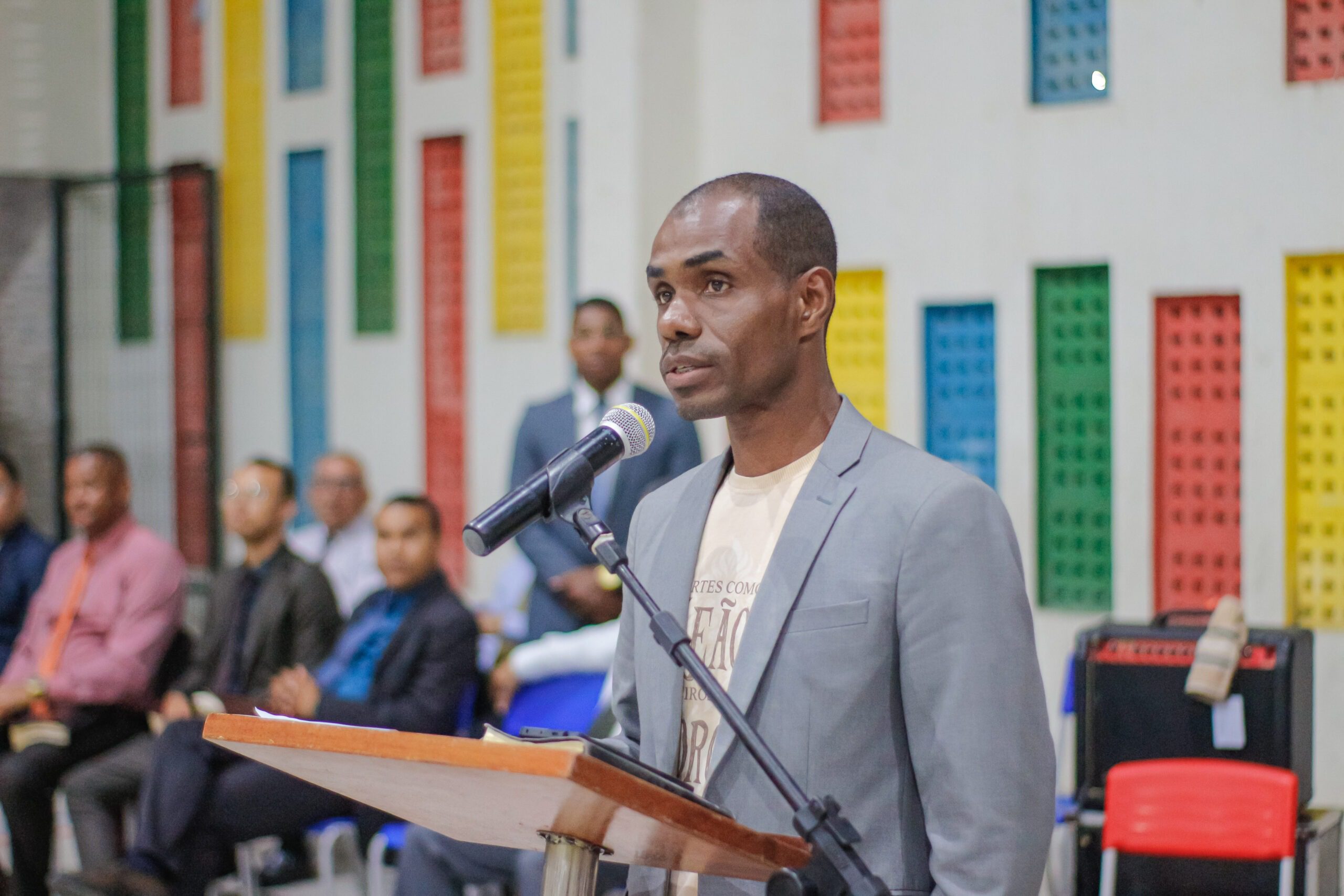 O encontro teve louvores, pregação da Palavra e momentos de oração.