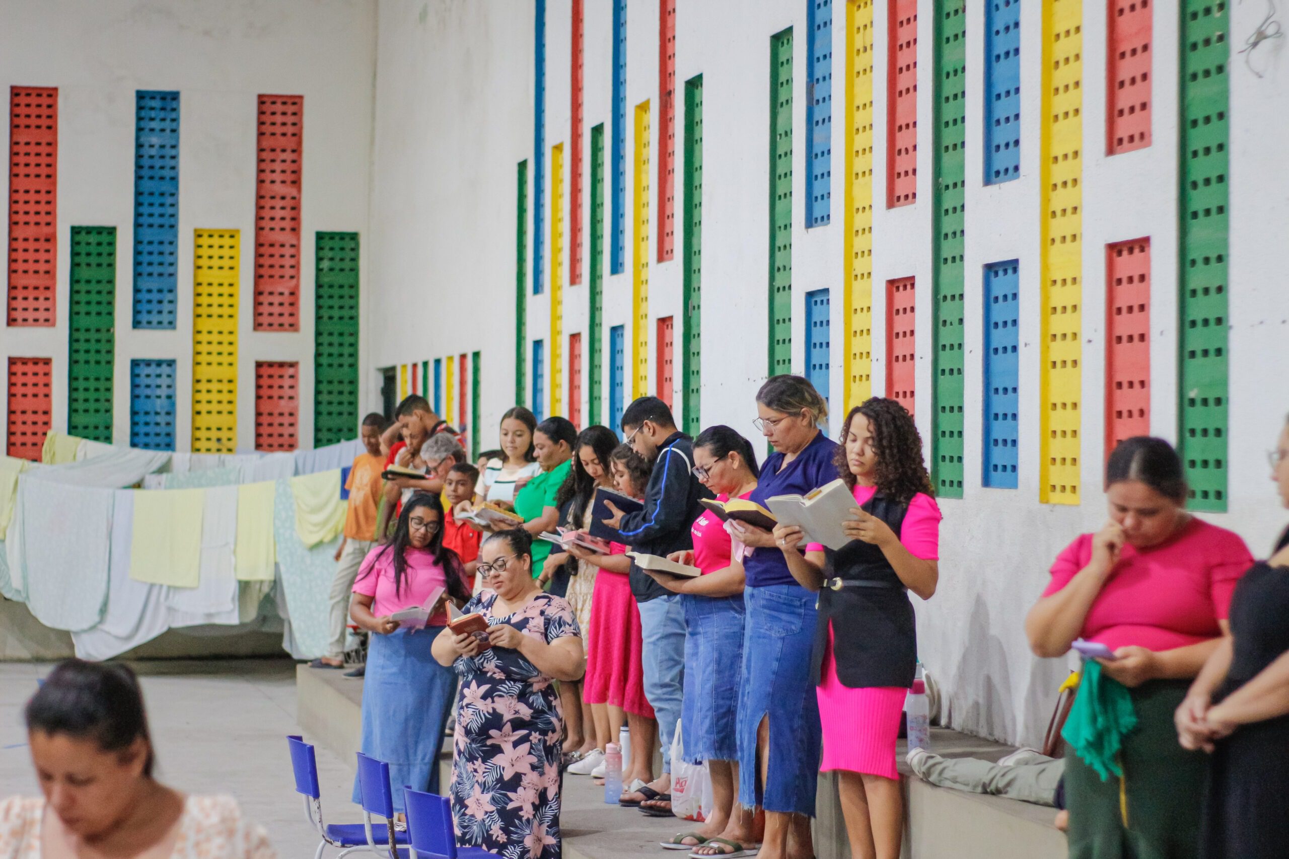 O encontro teve louvores, pregação da Palavra e momentos de oração.