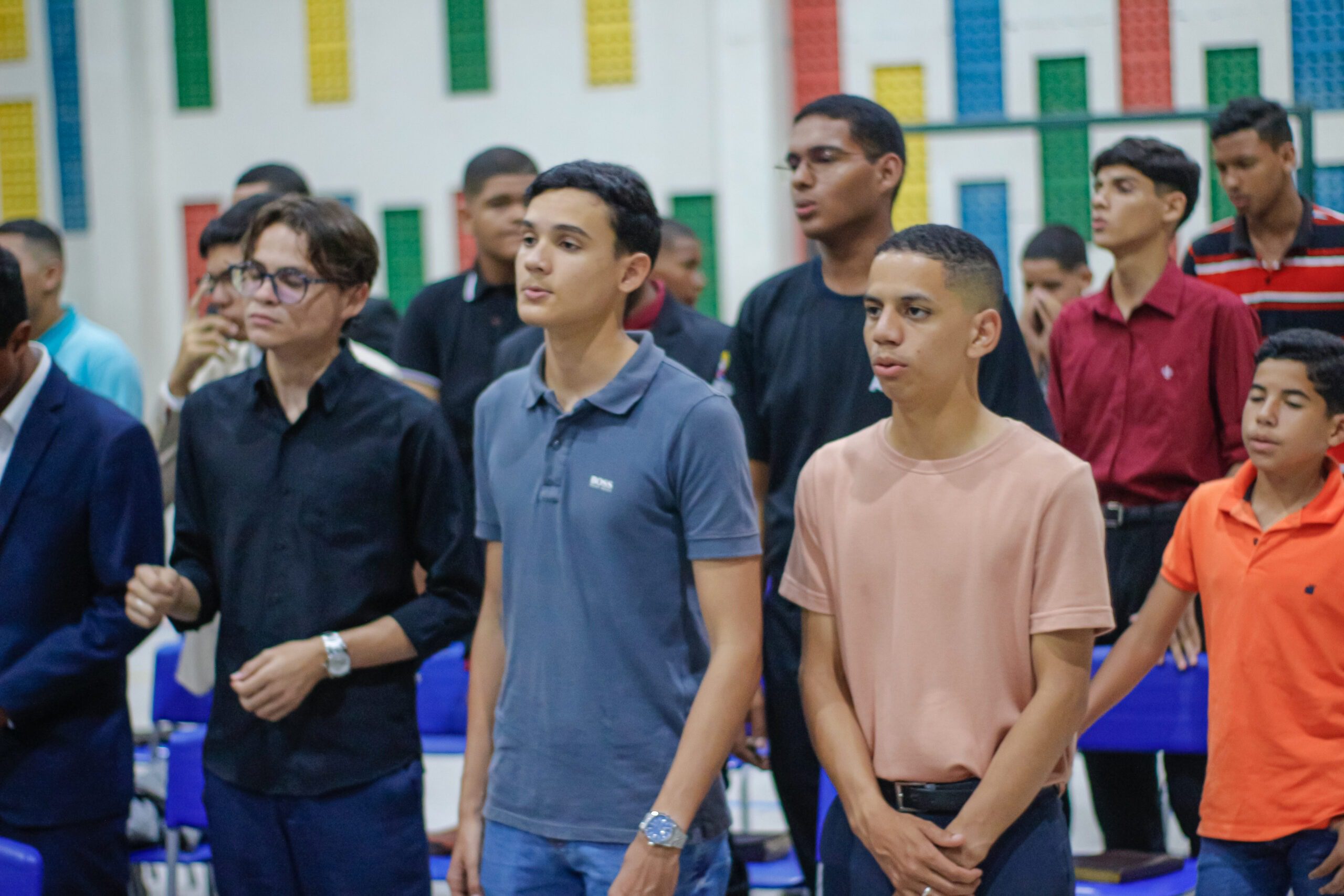 O encontro teve louvores, pregação da Palavra e momentos de oração.