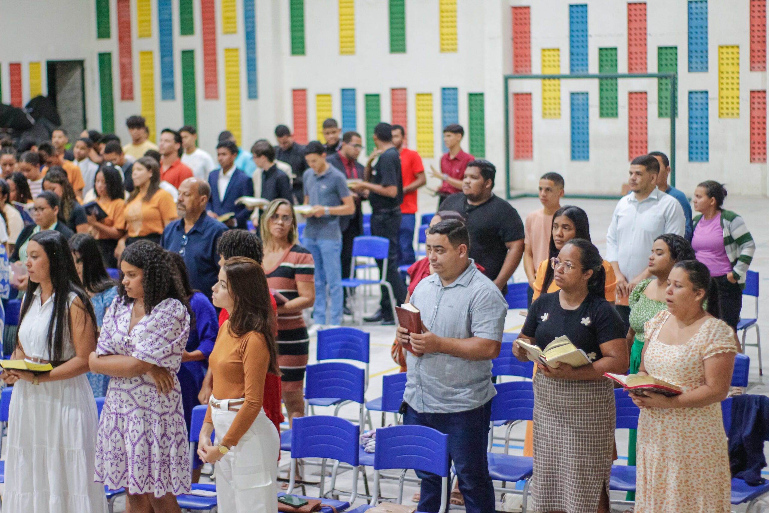 O encontro teve louvores, pregação da Palavra e momentos de oração.