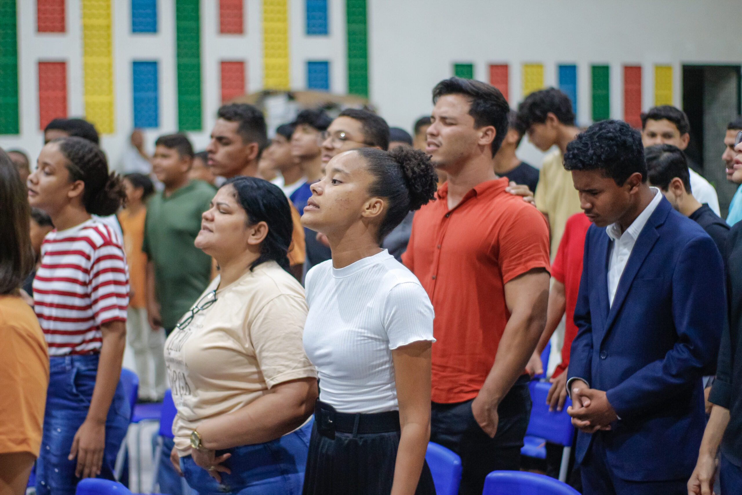 O encontro teve louvores, pregação da Palavra e momentos de oração.