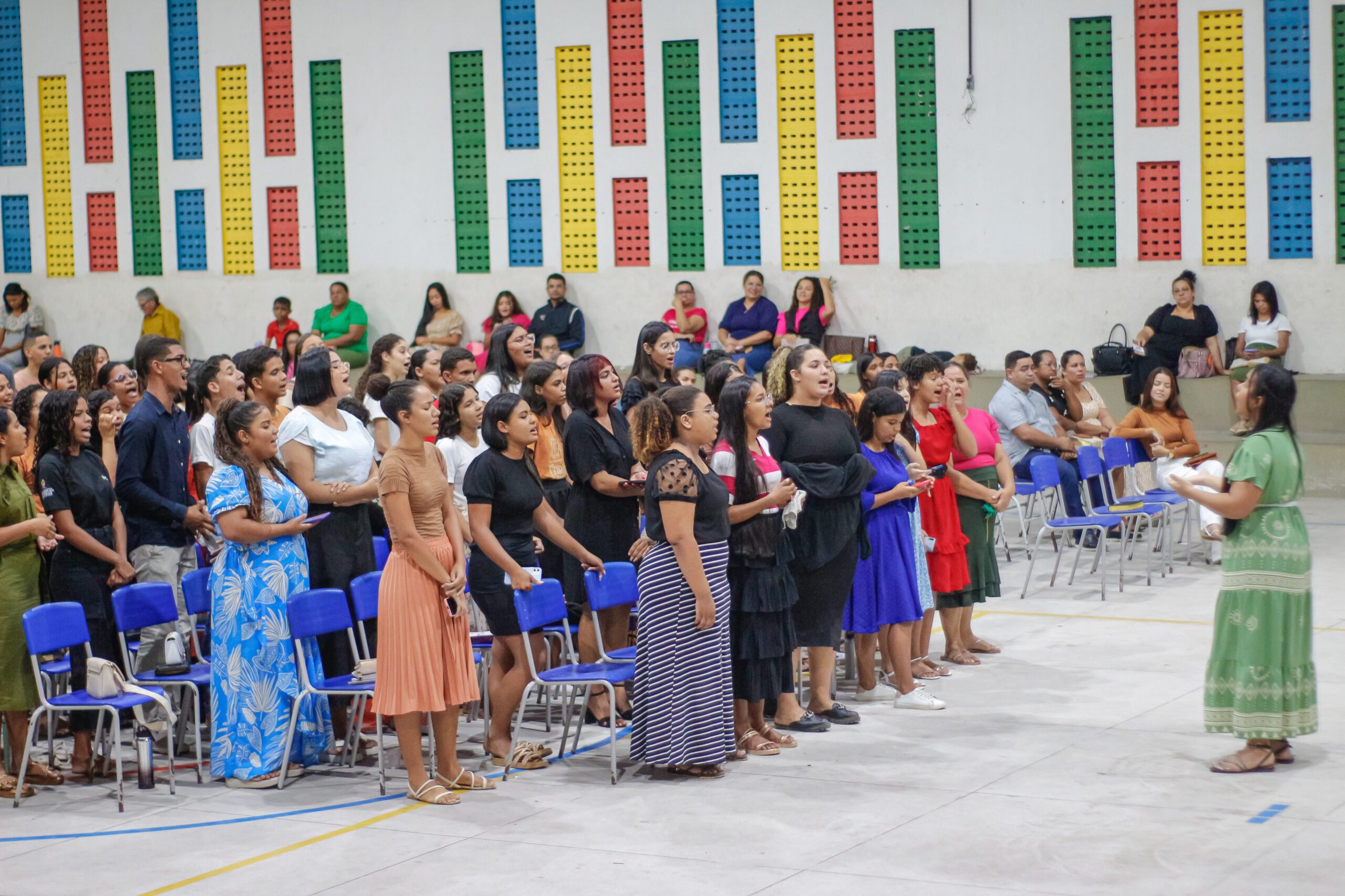 O encontro teve louvores, pregação da Palavra e momentos de oração.