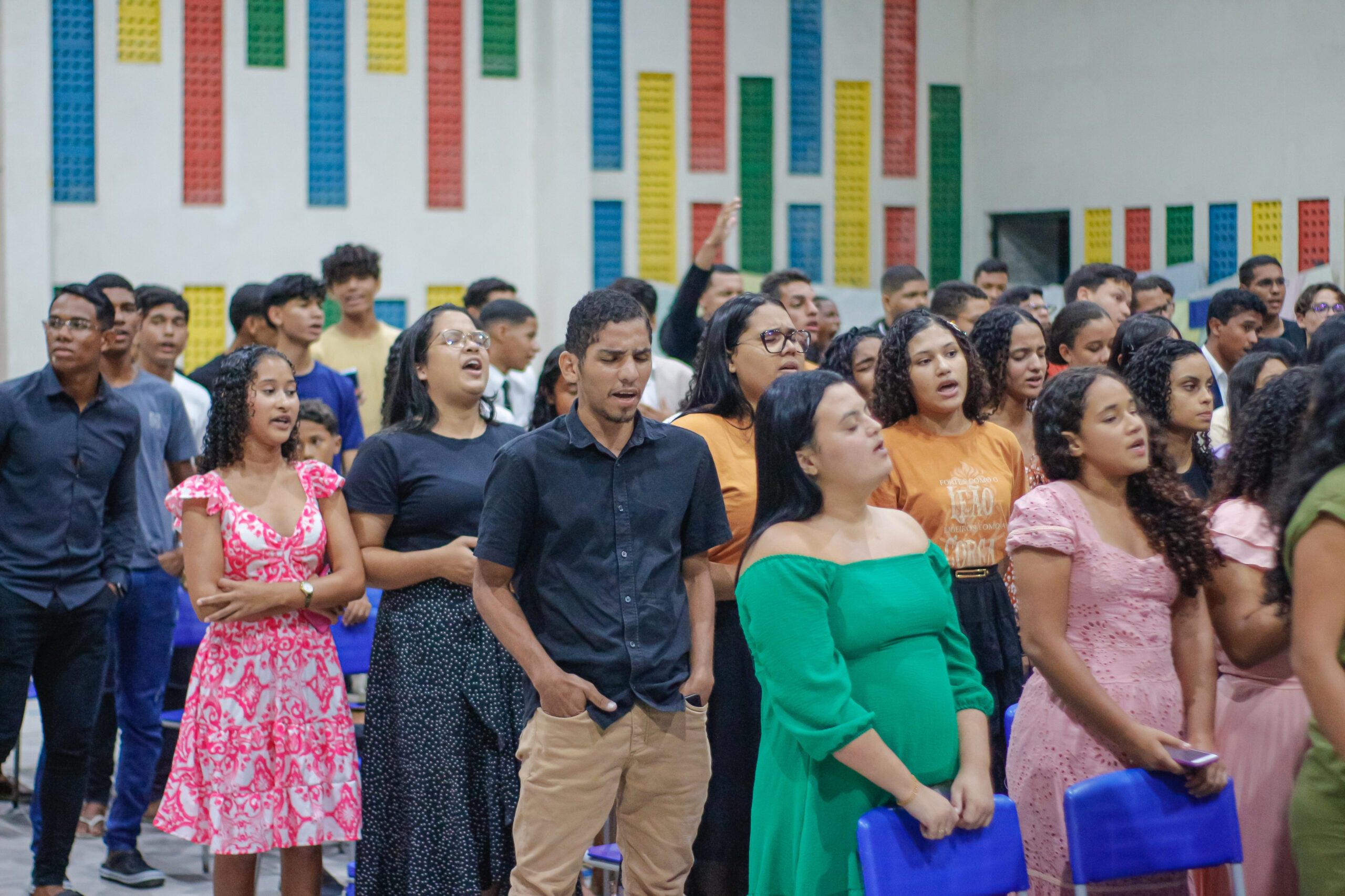 O encontro teve louvores, pregação da Palavra e momentos de oração.